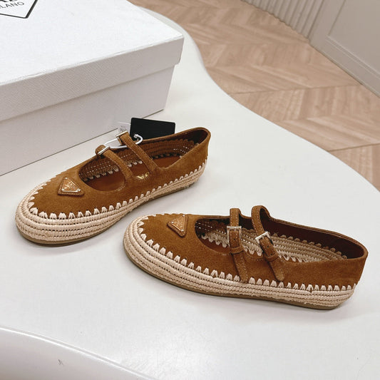 ТУФЛІ-ЕСПАДРИЛЬЇ PRADA 26S MARY JANE З КОРИЧНЕВОЇ ЗАМШІ КОЛЬОРУ КАРАМЕЛІ З ЛОГОТИПОМ