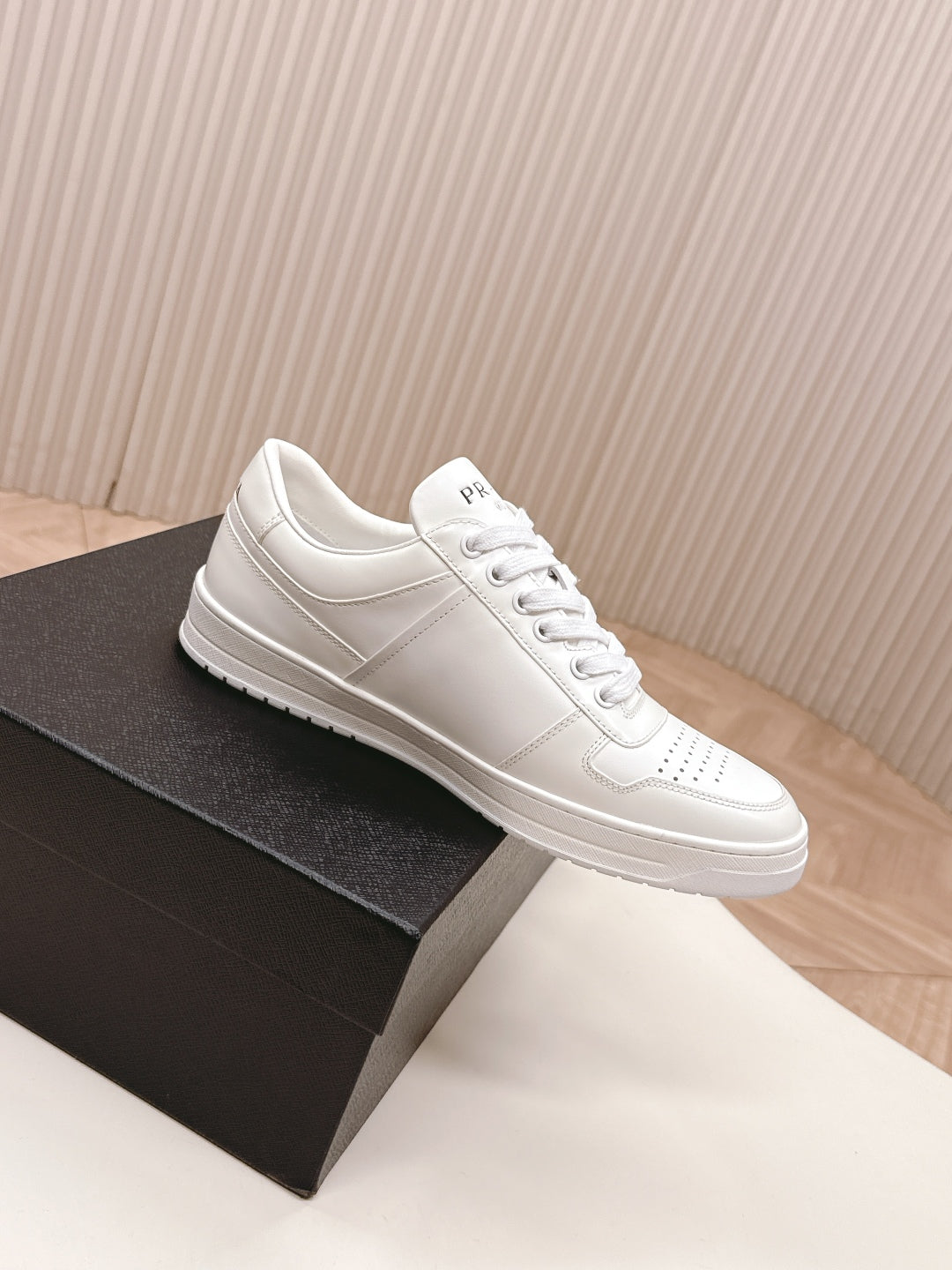 PRADA 25S DOWNTOWN SNEAKERS IN WHITE CALFSKIN SILVER HARDWARE - 35