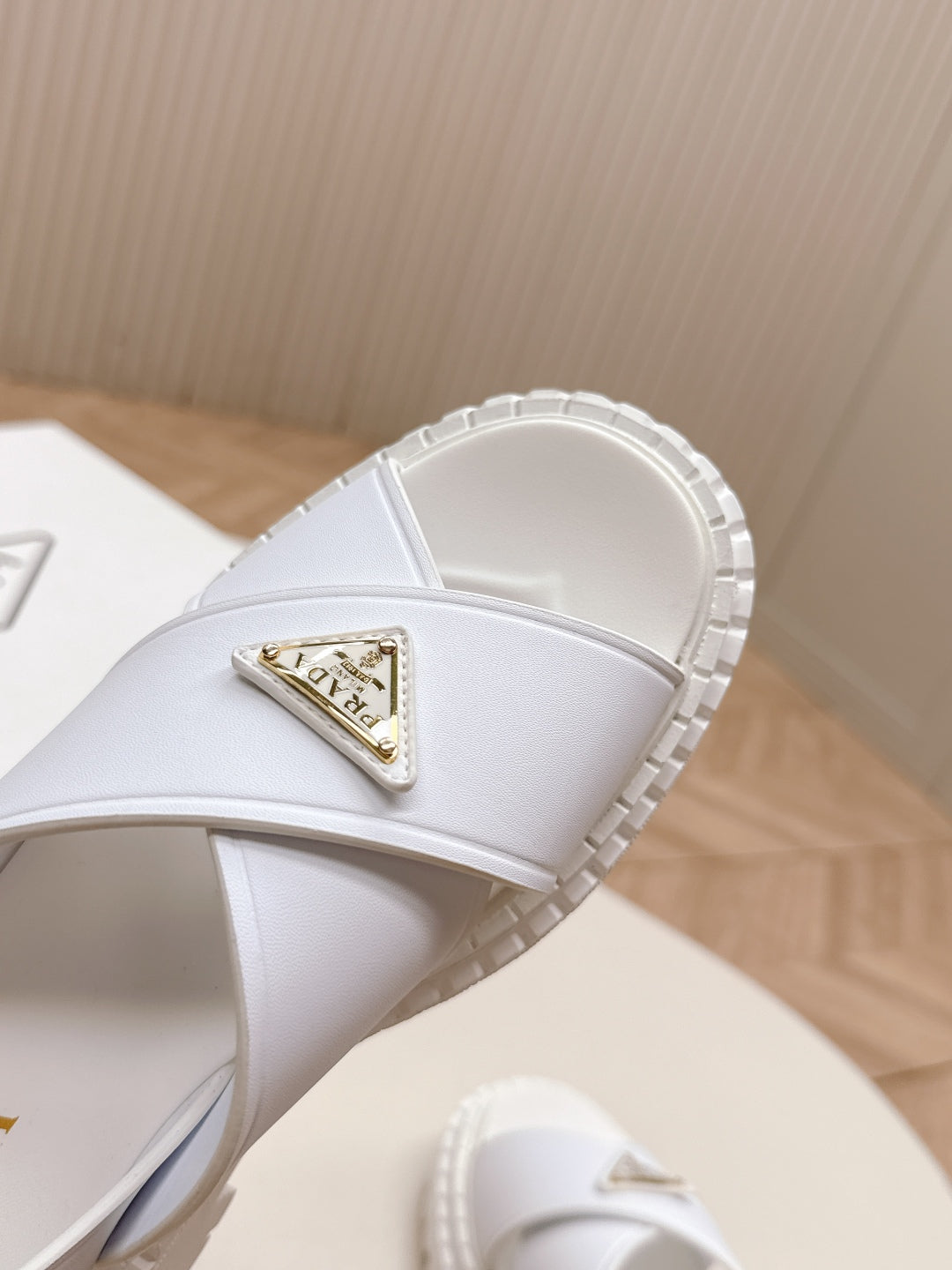 PRADA 25S SANDALS IN WHITE CALFSKIN LOGO GOLD HARDWARE - 35