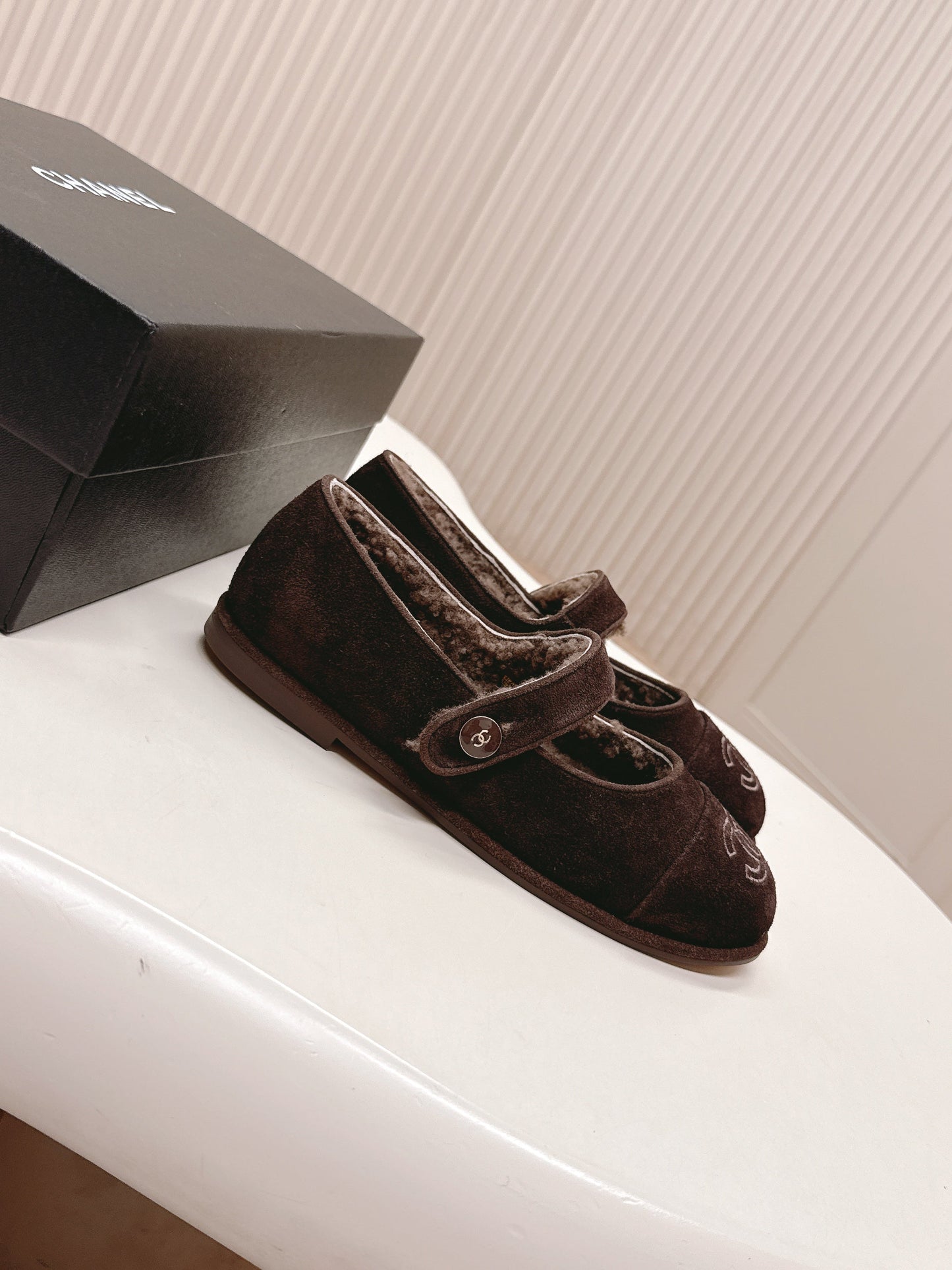 CHANEL FLAT MARY JANE SHOES 25S IN DARK BROWN VELVET - 35