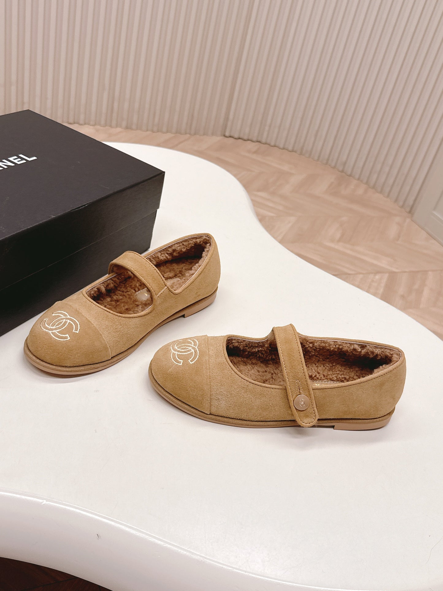 CHANEL FLAT MARY JANE SHOES 25S IN WARM BEIGE VELVET - 35