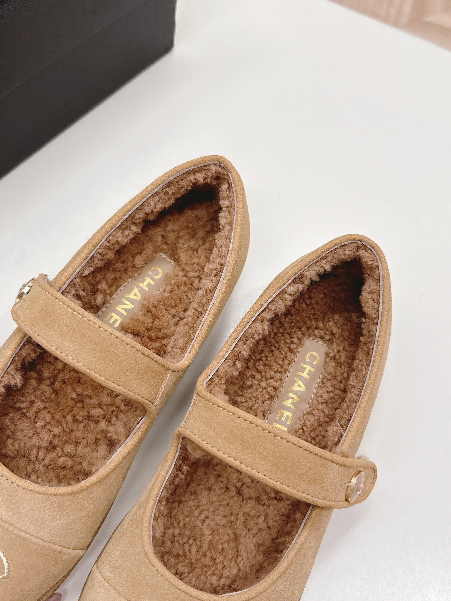 CHANEL FLAT MARY JANE SHOES 25S IN WARM BEIGE VELVET - 35