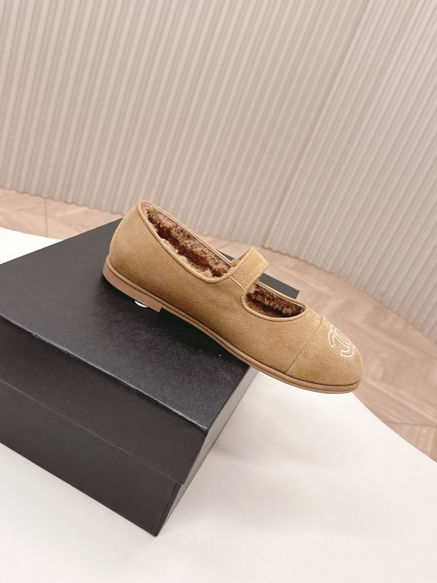 CHANEL FLAT MARY JANE SHOES 25S IN WARM BEIGE VELVET - 35