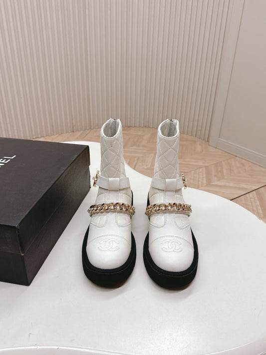 CHANEL ANKLE BOOTS 25S IN WHITE LAMBSKIN WITH GOLD HARDWARE - 35