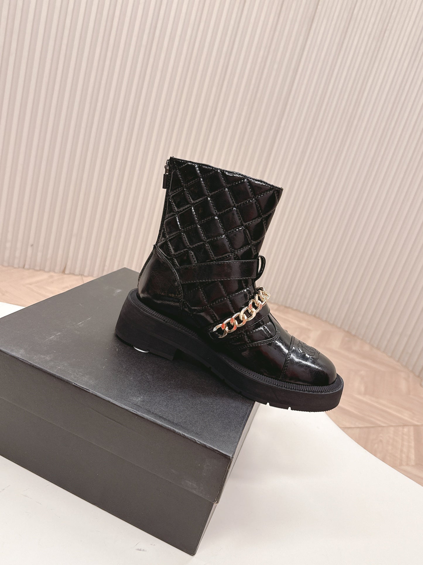 CHANEL ANKLE BOOTS 25S IN BLACK SHINY LAMBSKIN WITH GOLD HARDWARE - 35
