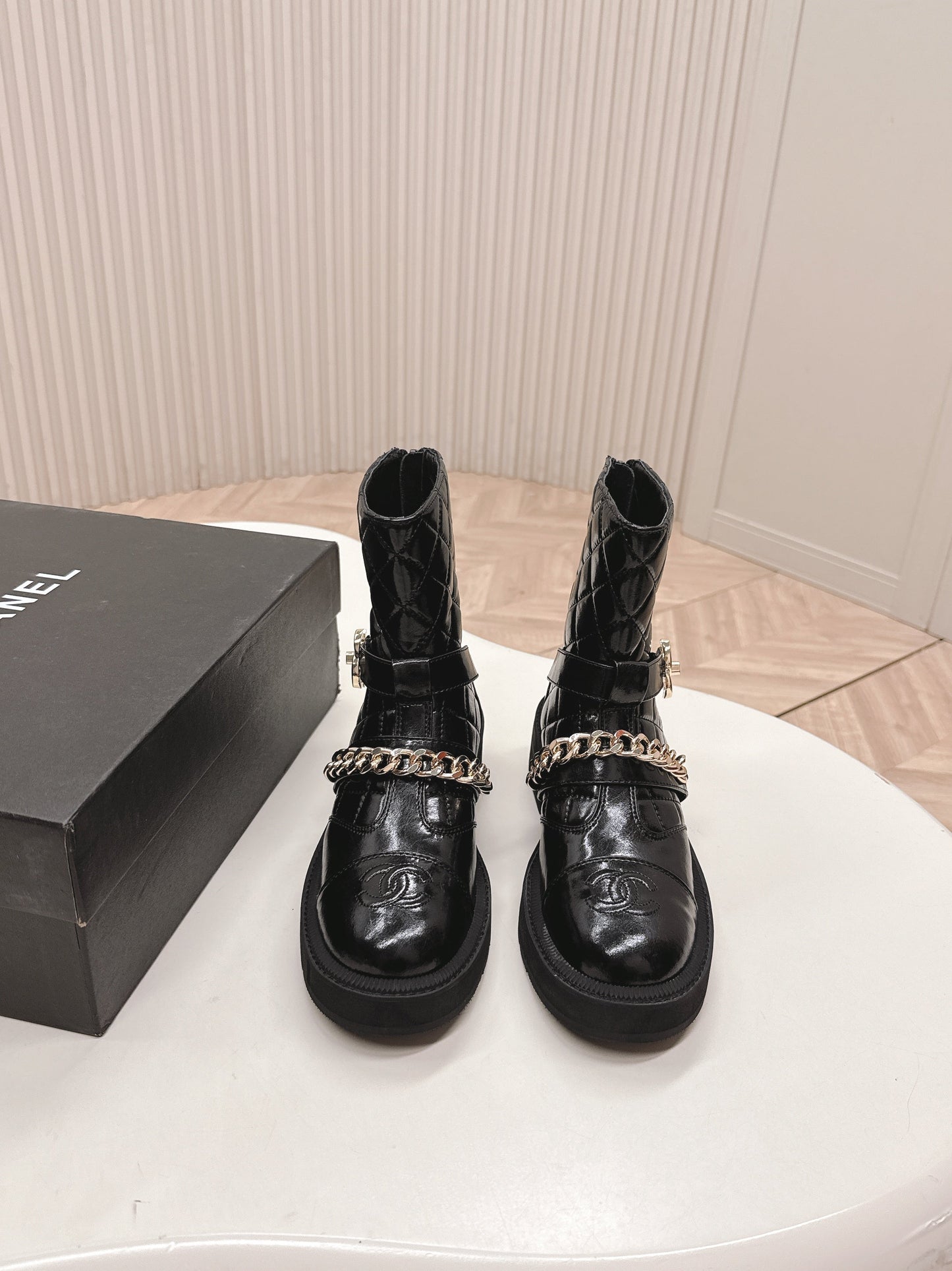 CHANEL ANKLE BOOTS 25S IN BLACK SHINY LAMBSKIN WITH GOLD HARDWARE - 35