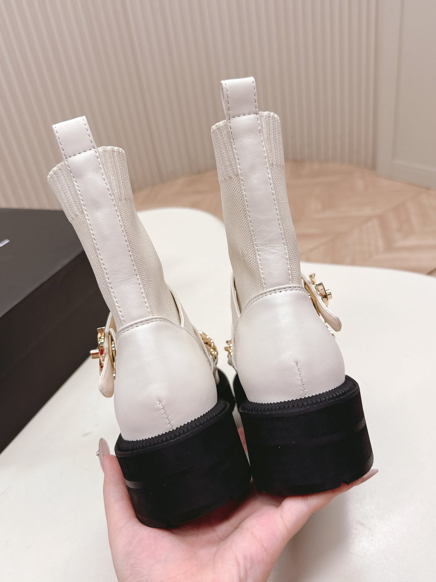 CHANEL ANKLE BOOTS 25S IN CREAM WHITE LAMBSKIN AND FABRIC WITH GOLD HARDWARE - 35