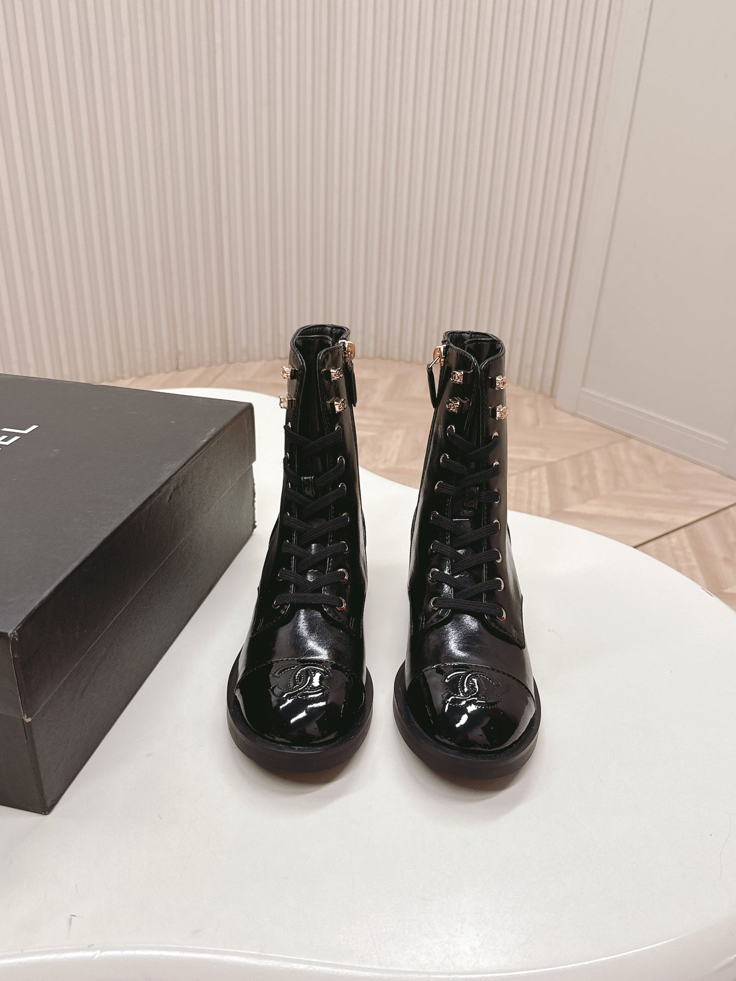 CHANEL ANKLE BOOTS 25S IN BLACK SHINY LAMBSKIN WITH ZIPPER - 35