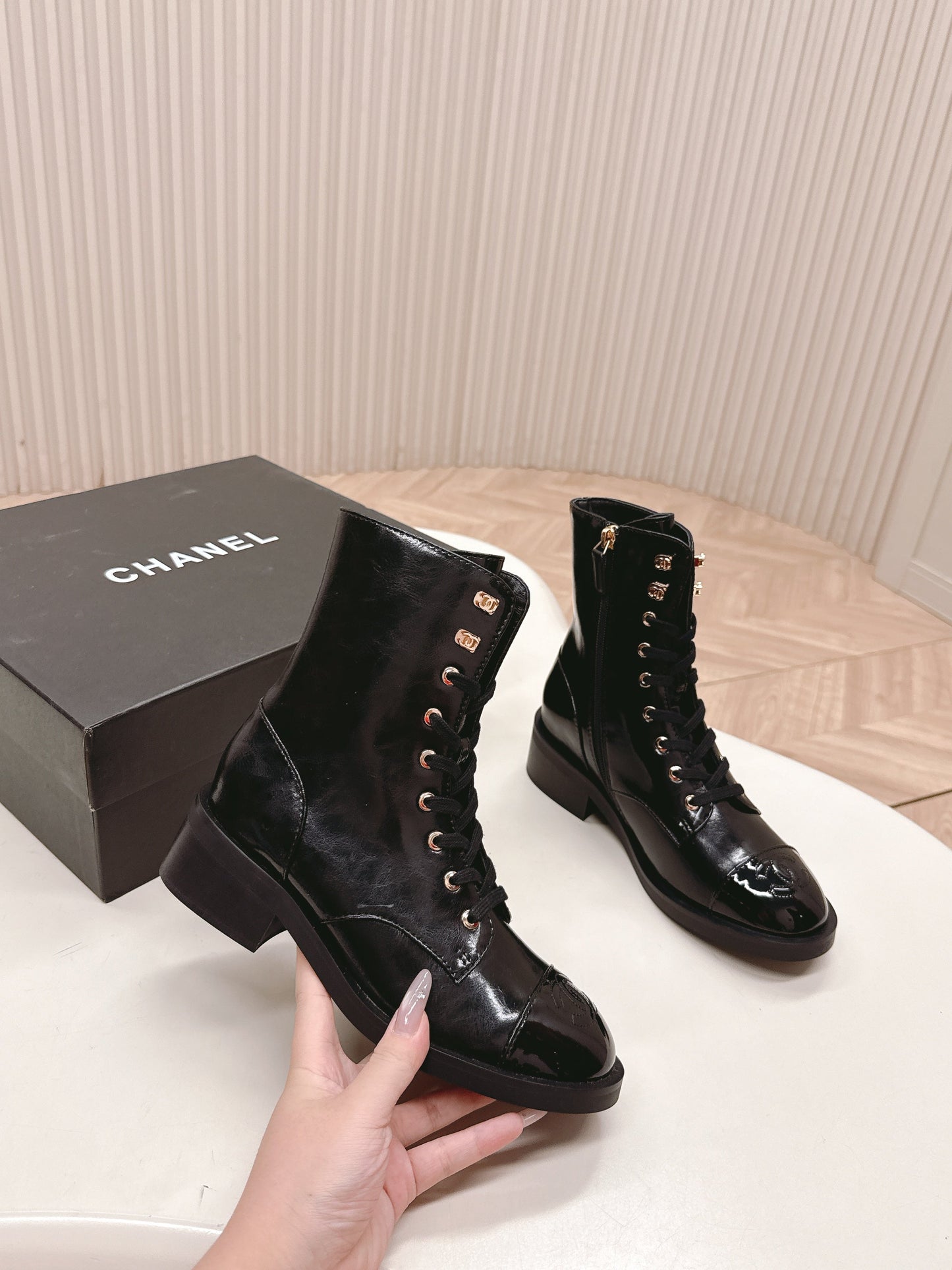 CHANEL ANKLE BOOTS 25S IN BLACK SHINY LAMBSKIN WITH ZIPPER - 35