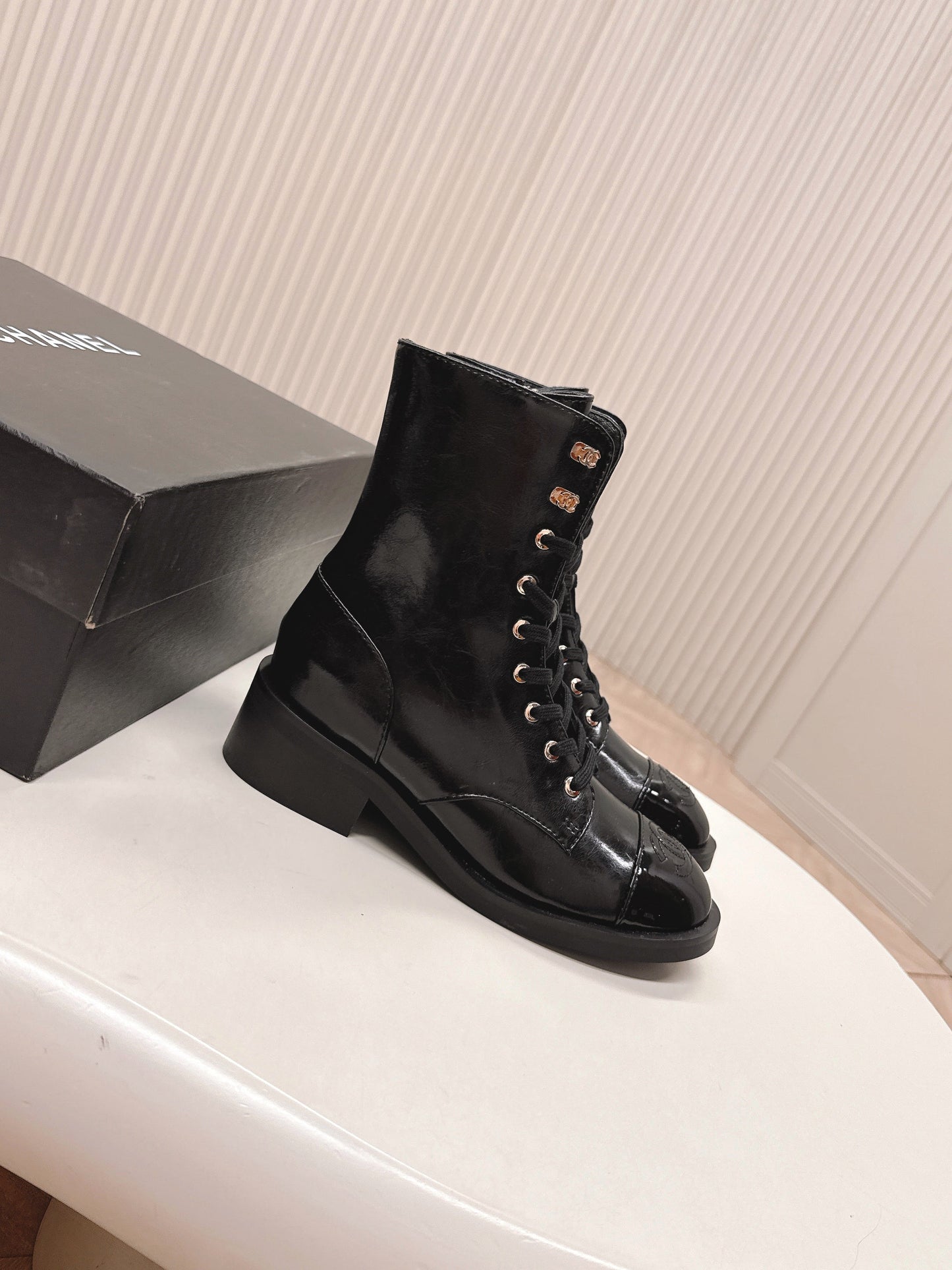 CHANEL ANKLE BOOTS 25S IN BLACK SHINY LAMBSKIN WITH ZIPPER - 35