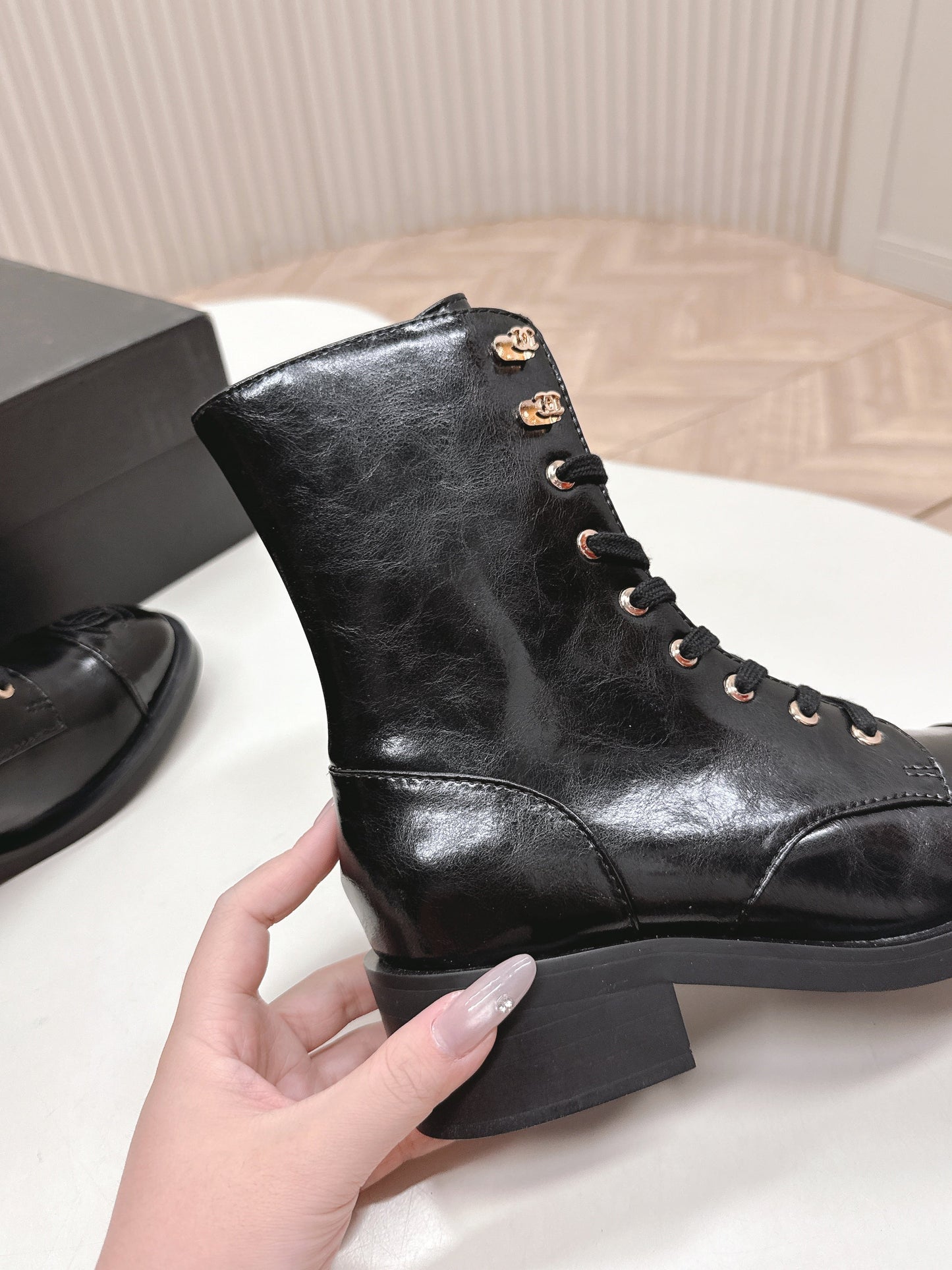 CHANEL ANKLE BOOTS 25S IN BLACK SHINY LAMBSKIN WITH ZIPPER - 35