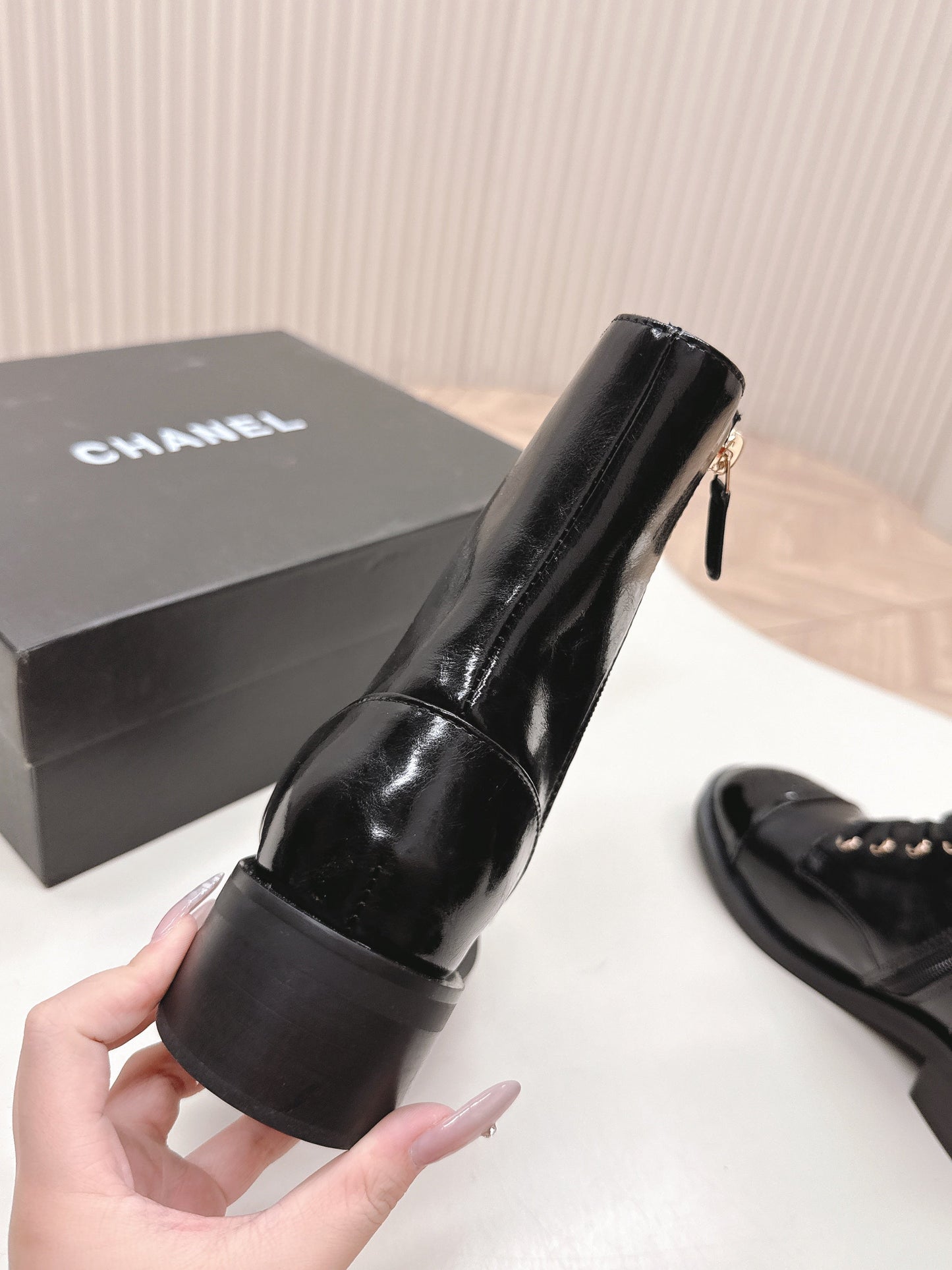 CHANEL ANKLE BOOTS 25S IN BLACK SHINY LAMBSKIN WITH ZIPPER - 35