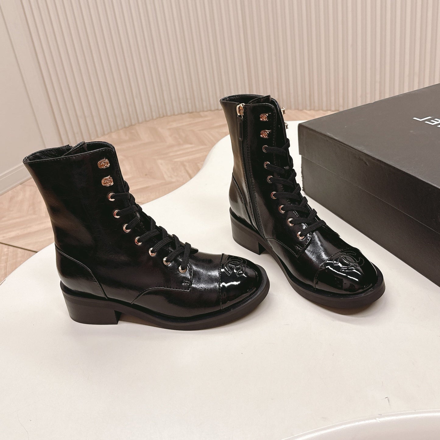 CHANEL ANKLE BOOTS 25S IN BLACK SHINY LAMBSKIN WITH ZIPPER - 35
