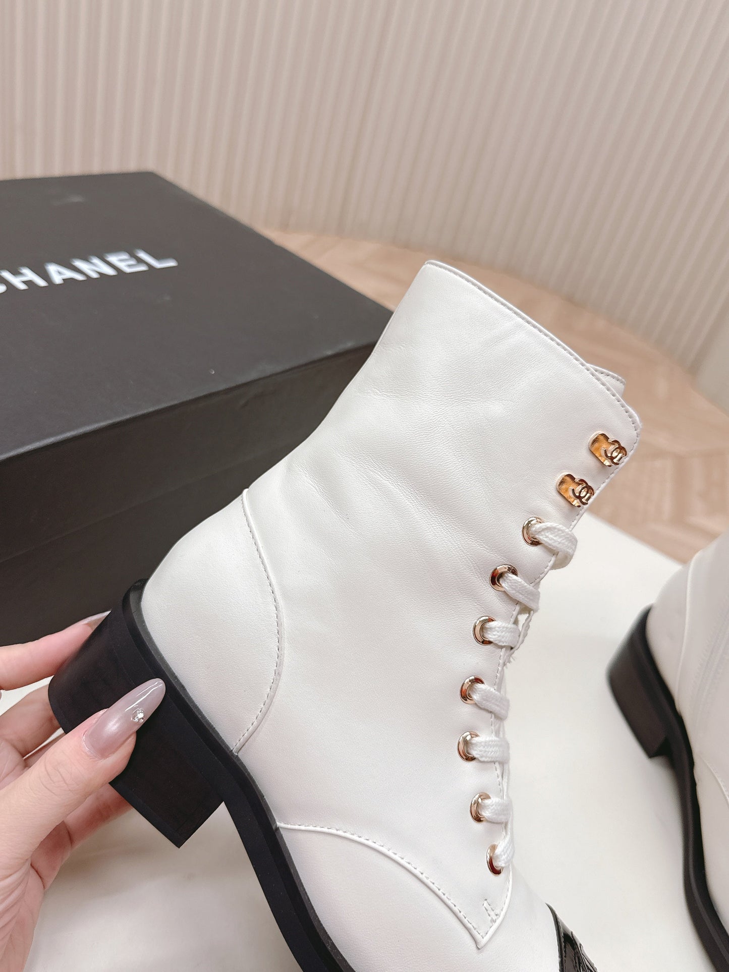 CHANEL ANKLE BOOTS 25S IN WHITE MIX BLACK LAMBSKIN WITH ZIPPER - 35