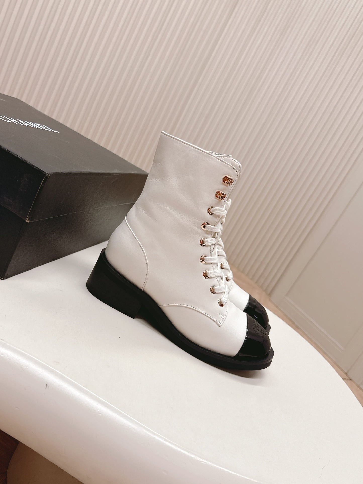 CHANEL ANKLE BOOTS 25S IN WHITE MIX BLACK LAMBSKIN WITH ZIPPER - 35