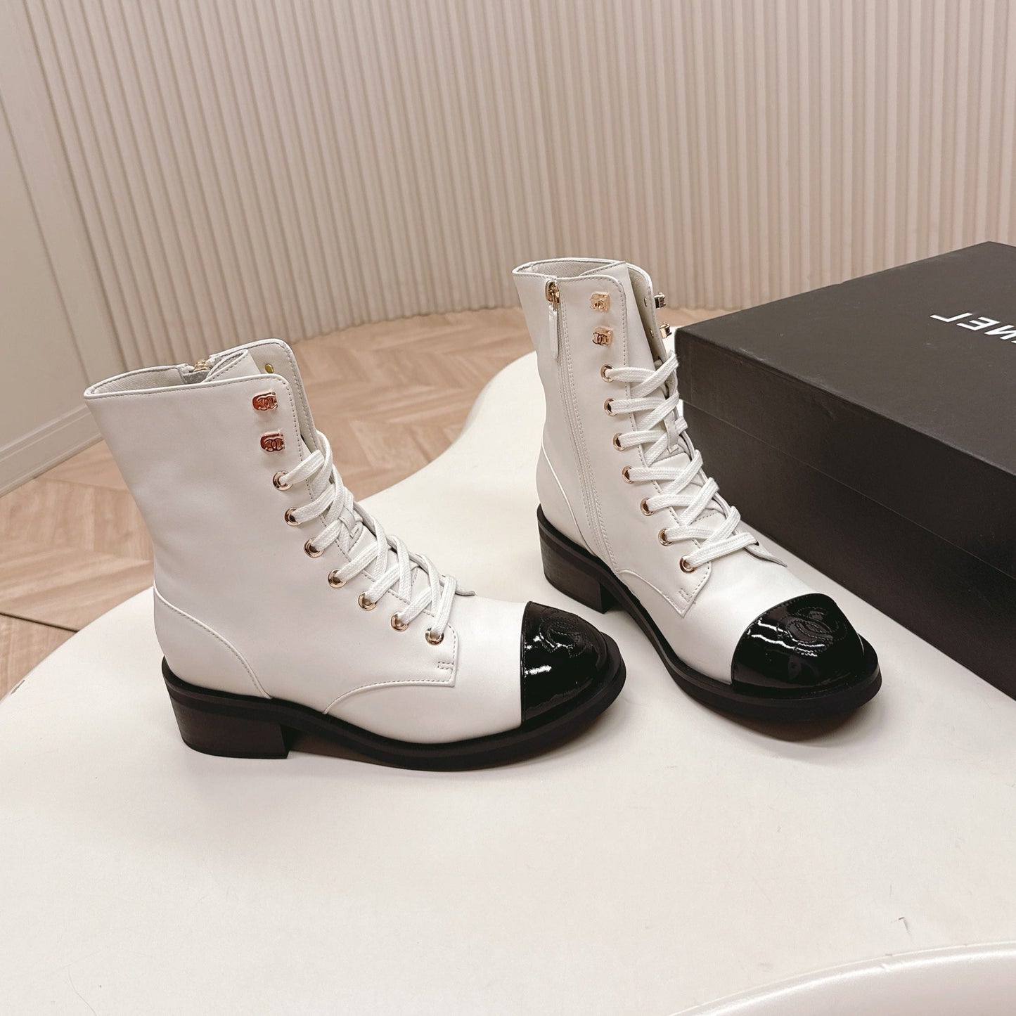 CHANEL ANKLE BOOTS 25S IN WHITE MIX BLACK LAMBSKIN WITH ZIPPER - 35
