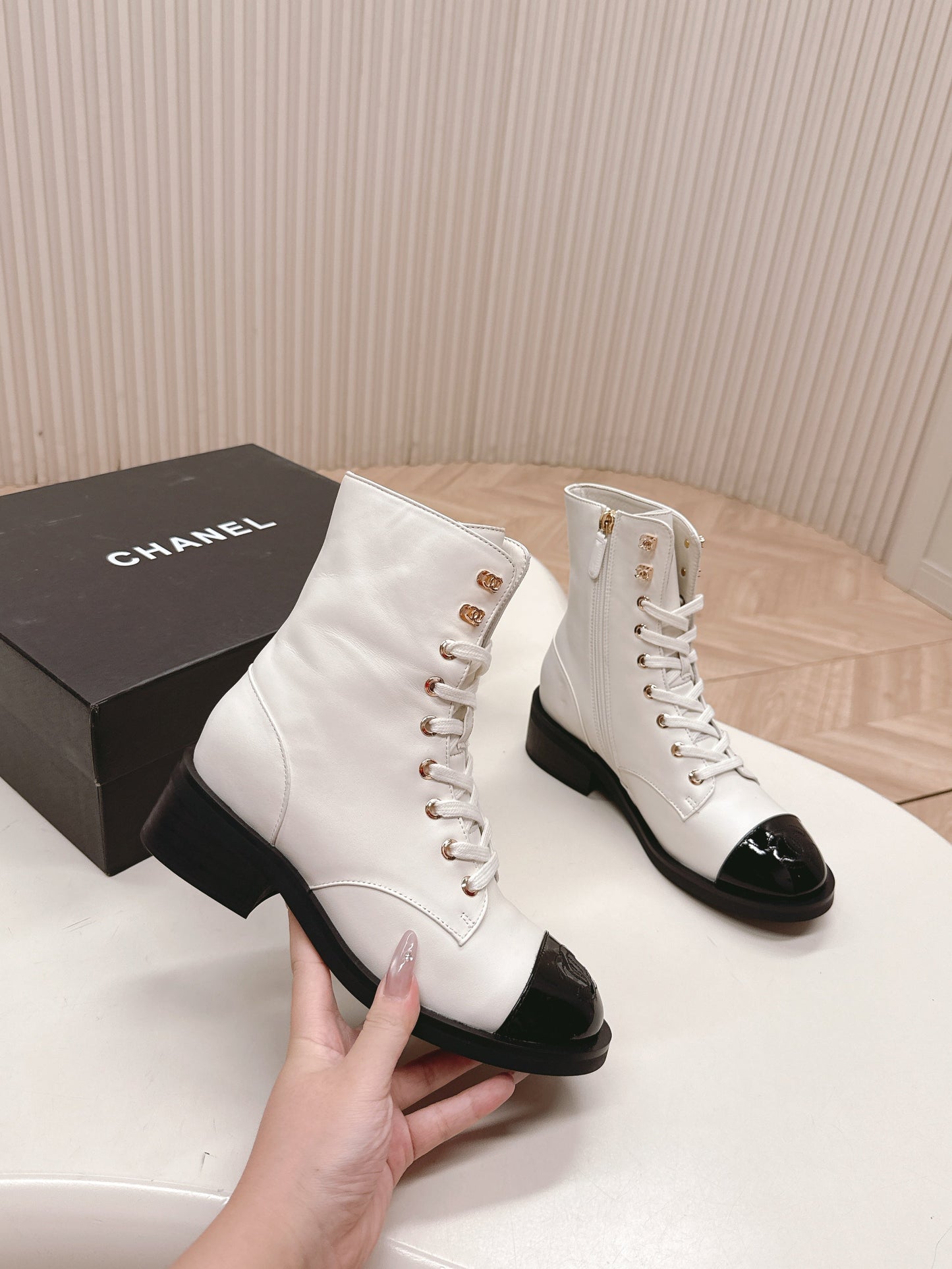 CHANEL ANKLE BOOTS 25S IN WHITE MIX BLACK LAMBSKIN WITH ZIPPER - 35