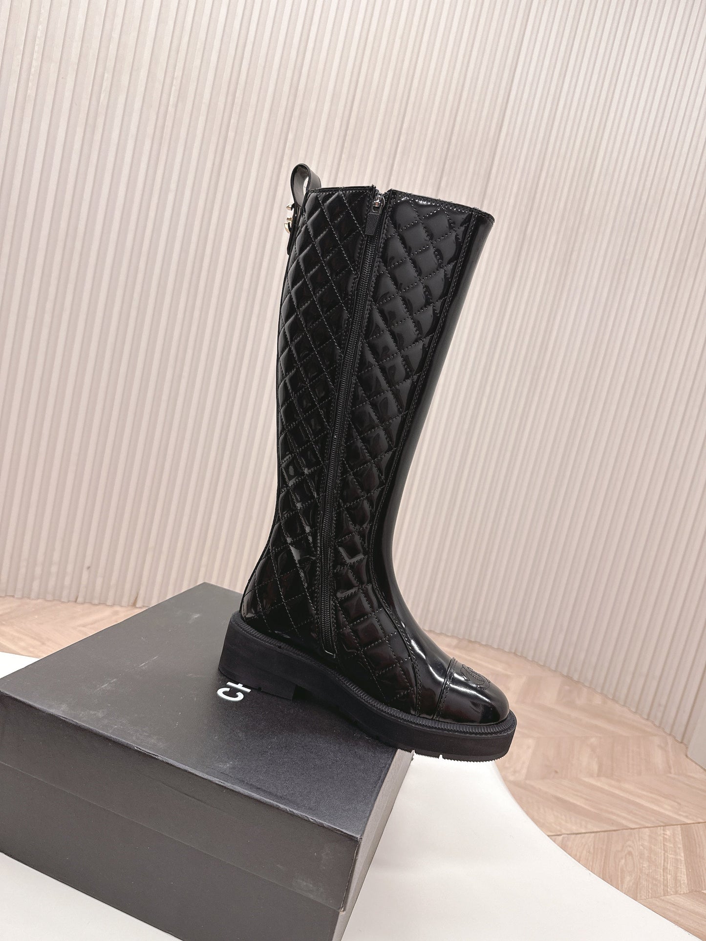 CHANEL KNEE-HIGH BOOTS 25S IN BLACK GLOSSY LAMBSKIN - 35