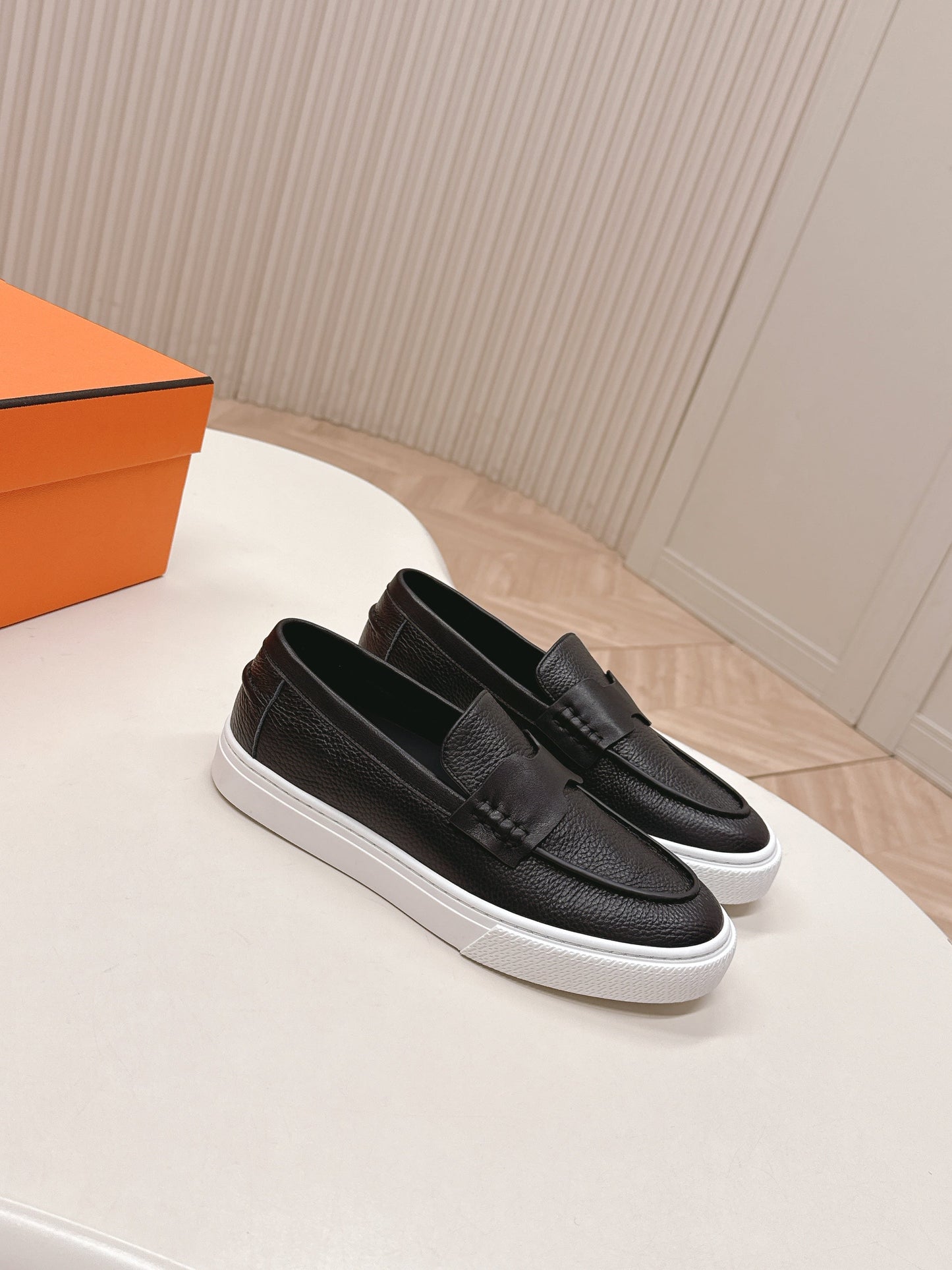 HM 25S SLIP-ON IN BLACK GRAINED LEATHER - 35