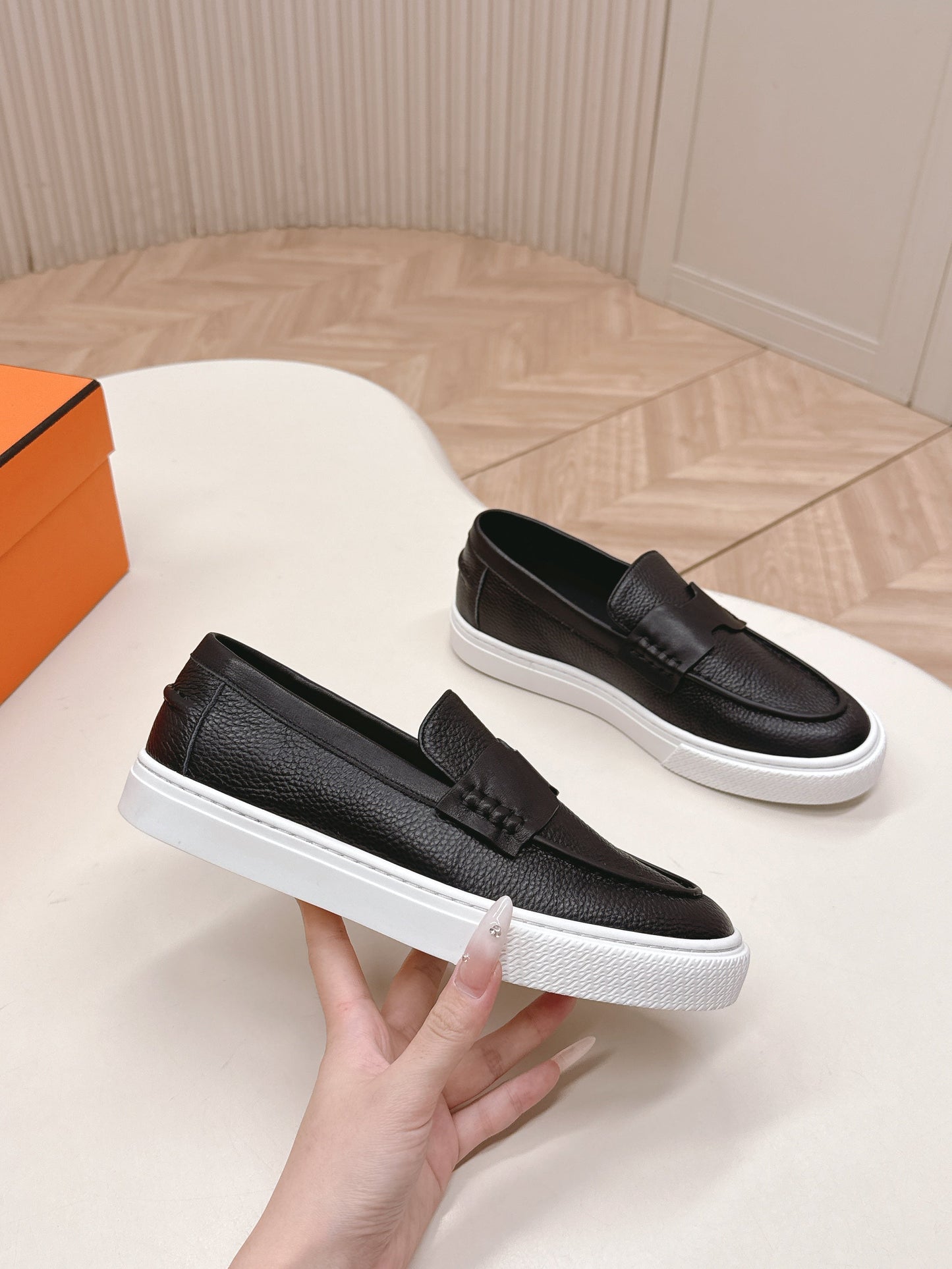 HM 25S SLIP-ON IN BLACK GRAINED LEATHER - 35