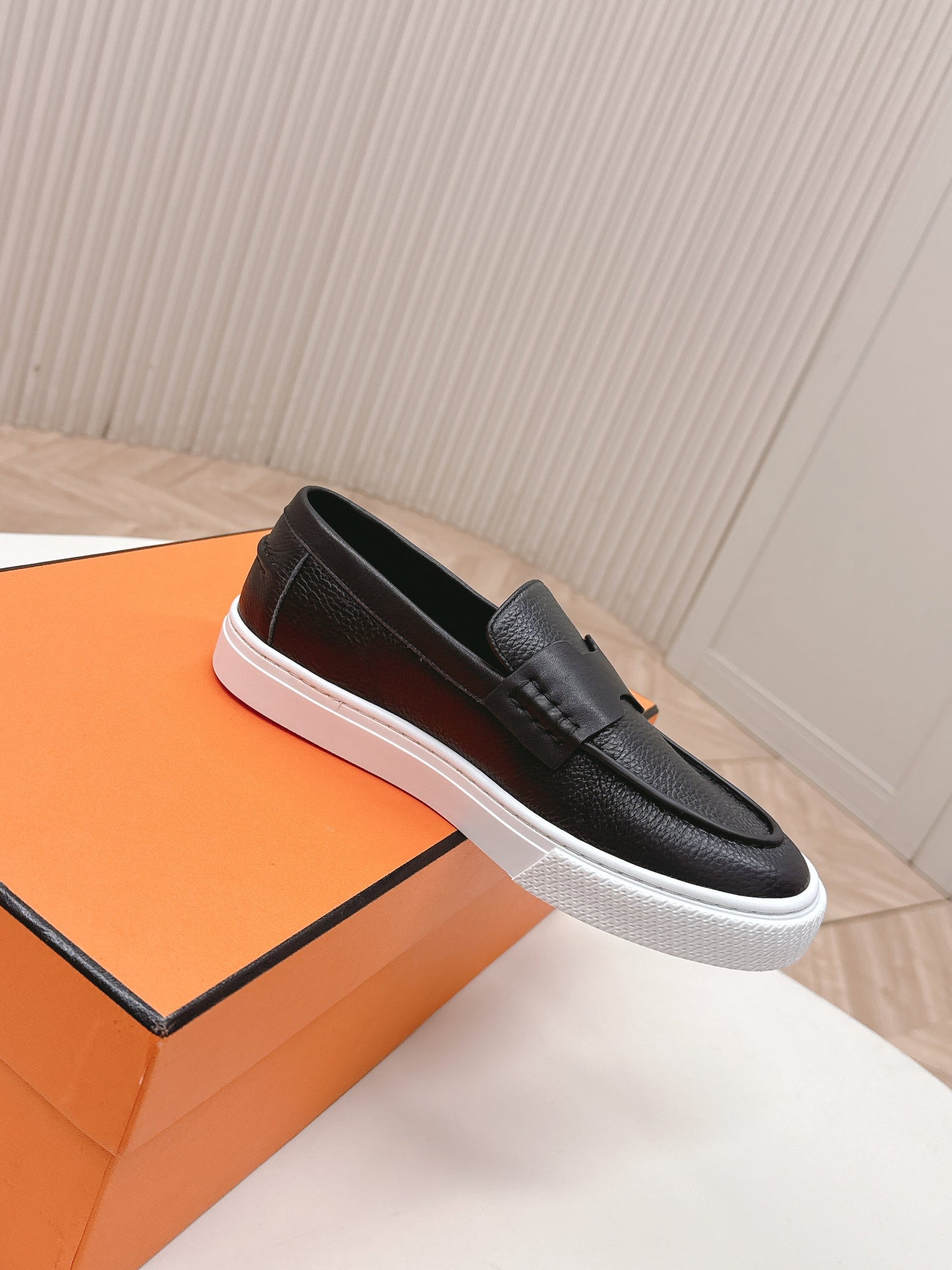 HM 25S SLIP-ON IN BLACK GRAINED LEATHER - 35