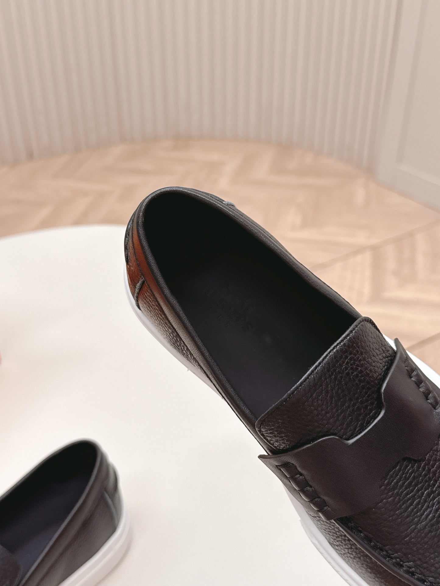 HM 25S SLIP-ON IN BLACK GRAINED LEATHER - 35