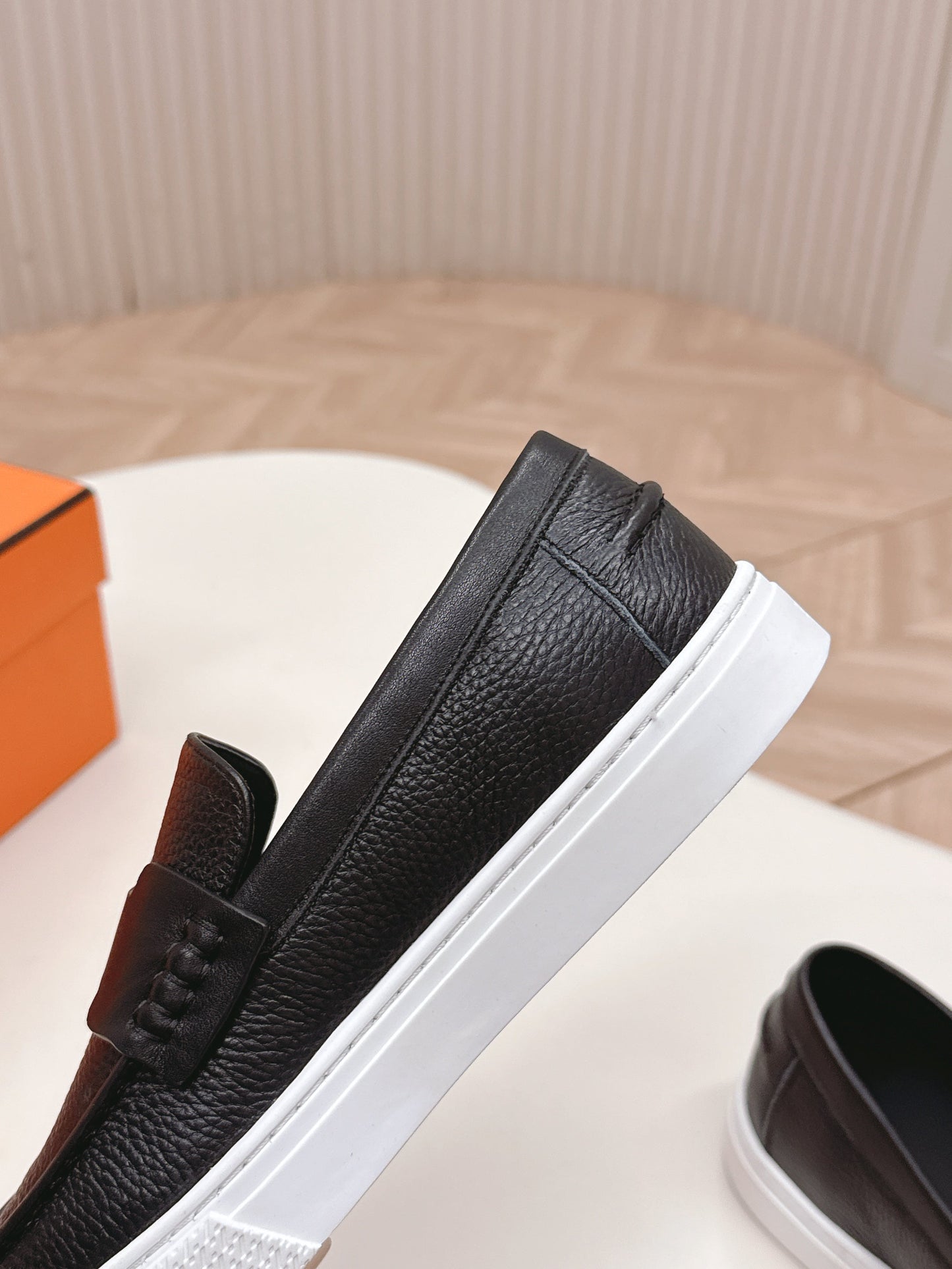 HM 25S SLIP-ON IN BLACK GRAINED LEATHER - 35