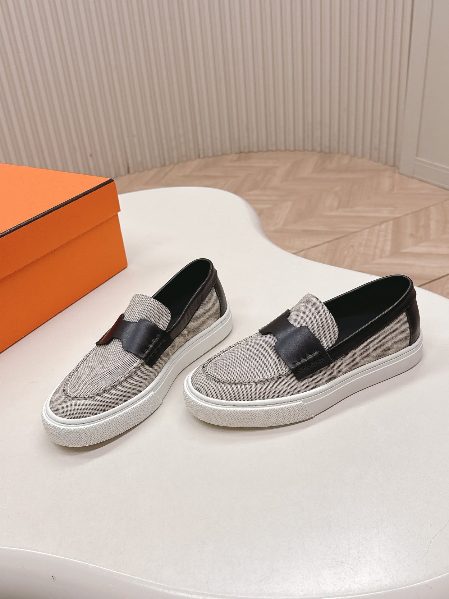 HM 25S SLIP-ON IN LIGHT GREY CANVAS AND BLACK LAMBSKIN - 35
