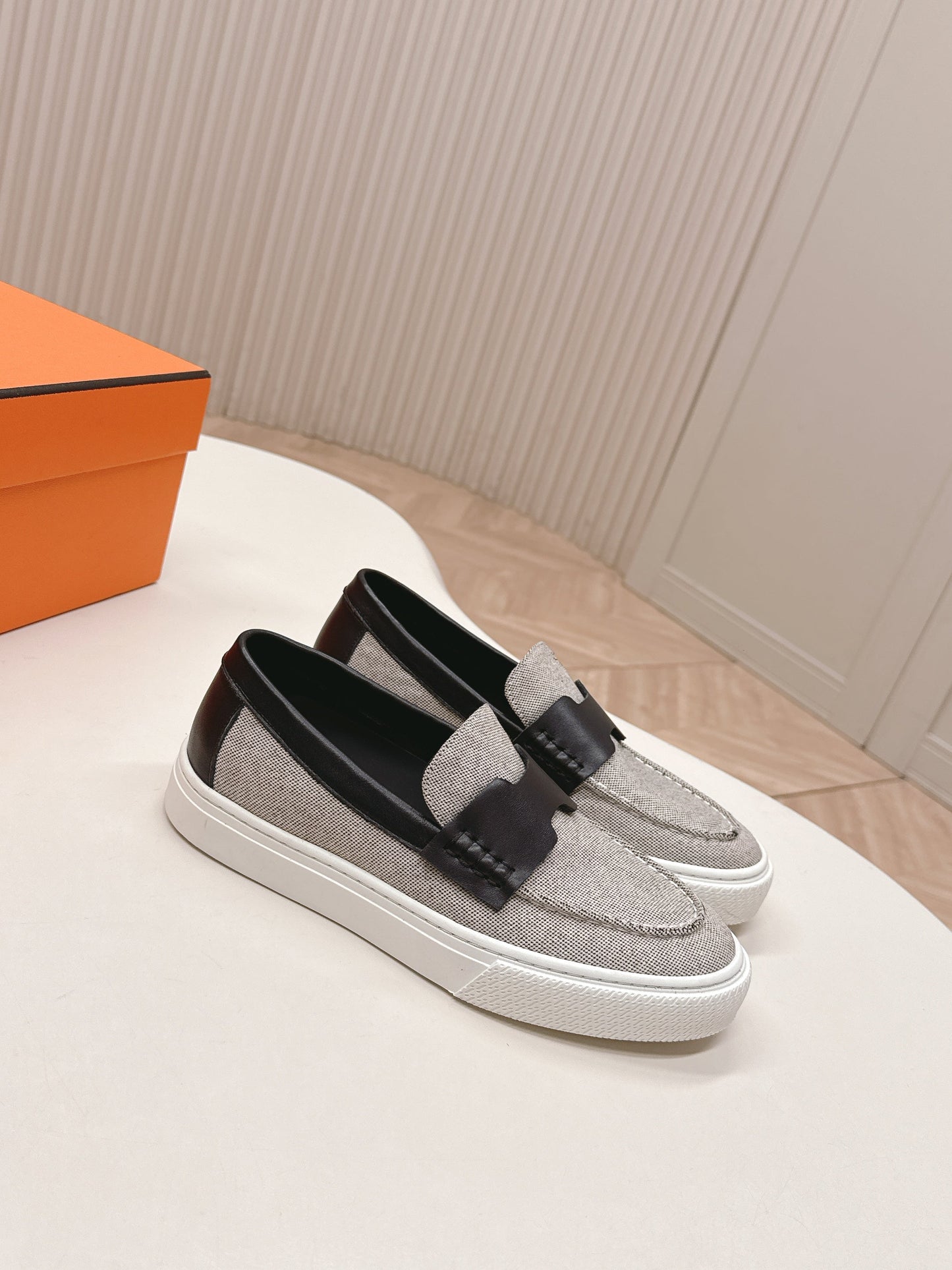 HM 25S SLIP-ON IN LIGHT GREY CANVAS AND BLACK LAMBSKIN - 35