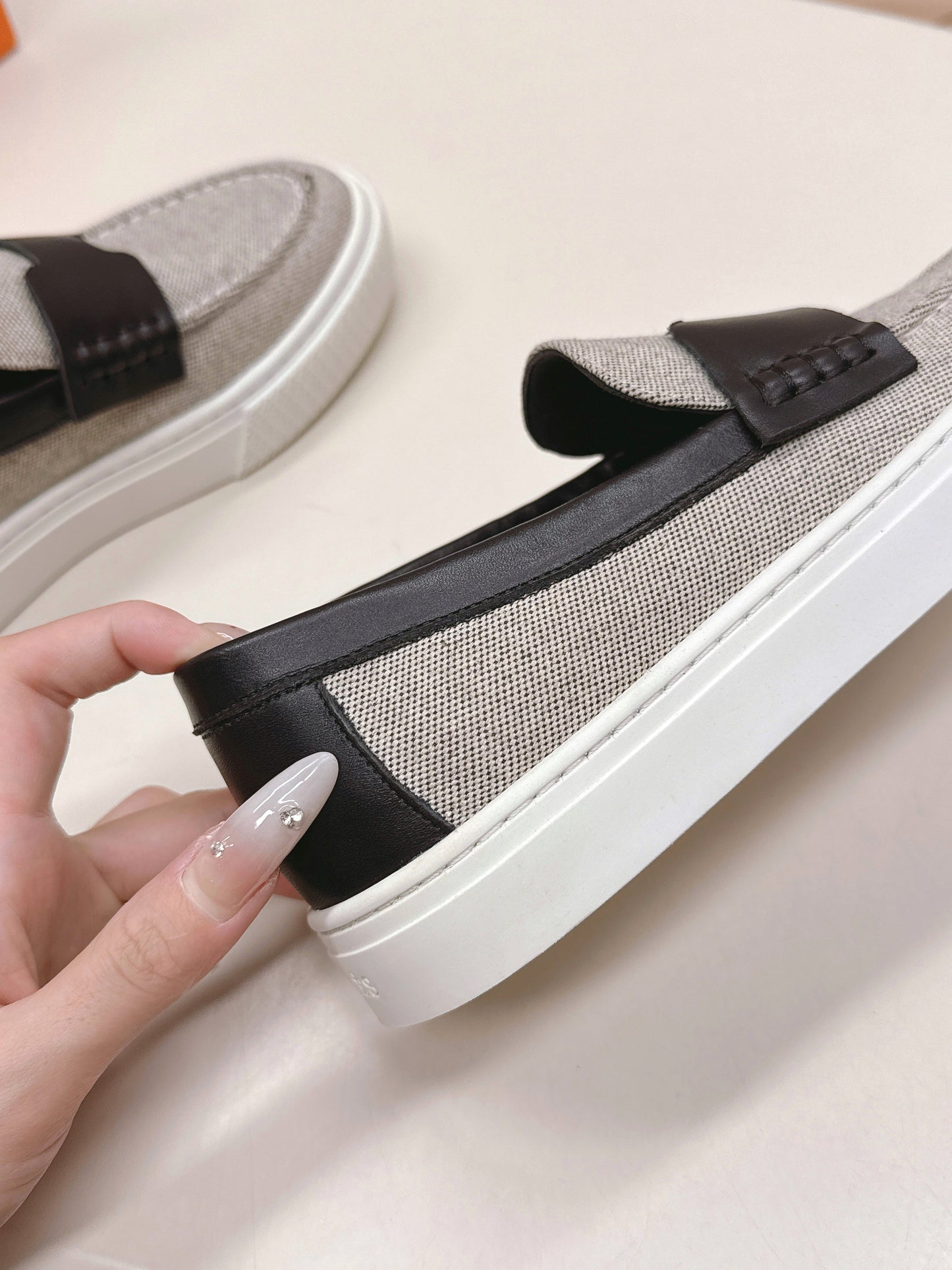 HM 25S SLIP-ON IN LIGHT GREY CANVAS AND BLACK LAMBSKIN - 35