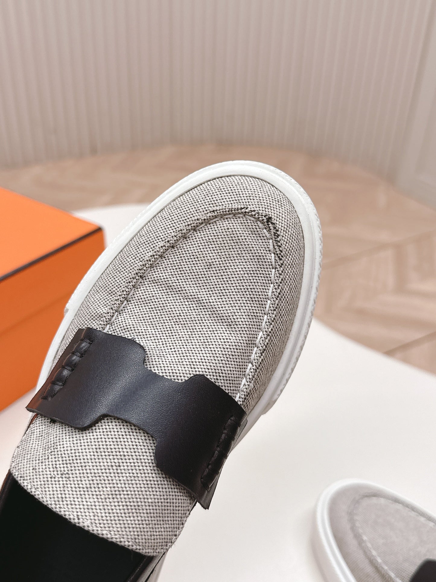 HM 25S SLIP-ON IN LIGHT GREY CANVAS AND BLACK LAMBSKIN - 35