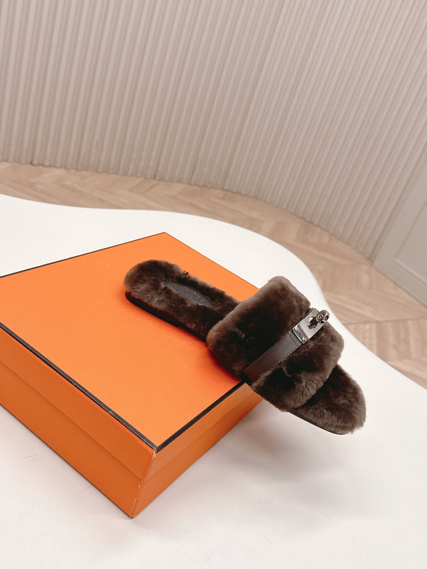 HM 25S ORAN SANDAL IN DARK BROWN SHEARLING WITH SILVER HARDWARE - 35