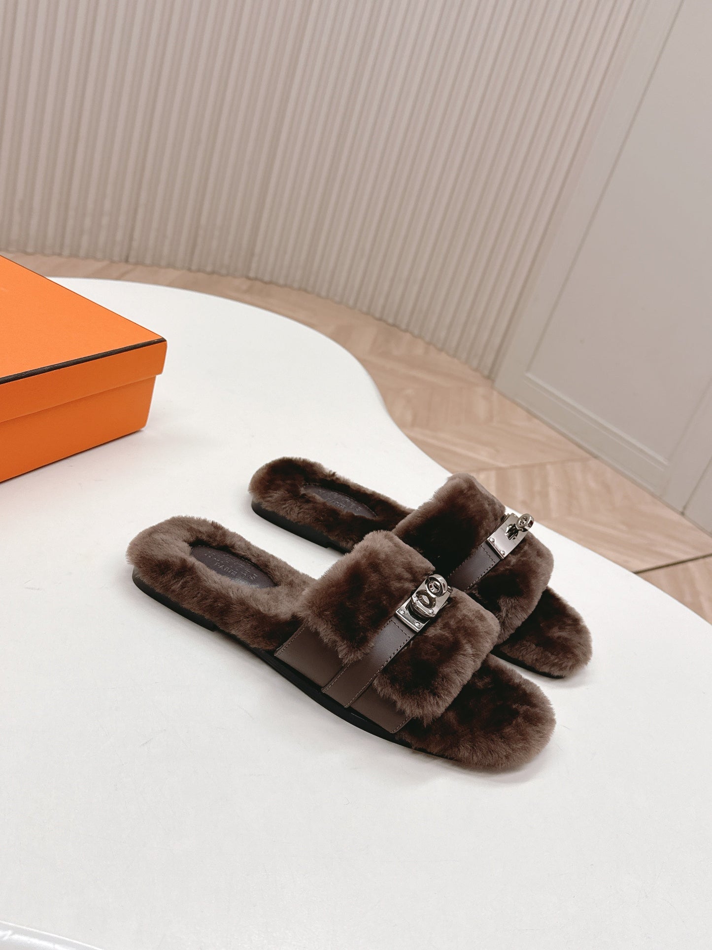 HM 25S ORAN SANDAL IN DARK BROWN SHEARLING WITH SILVER HARDWARE - 35