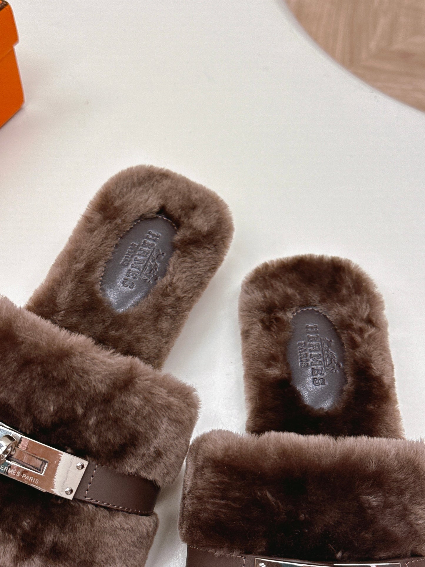 HM 25S ORAN SANDAL IN DARK BROWN SHEARLING WITH SILVER HARDWARE - 35