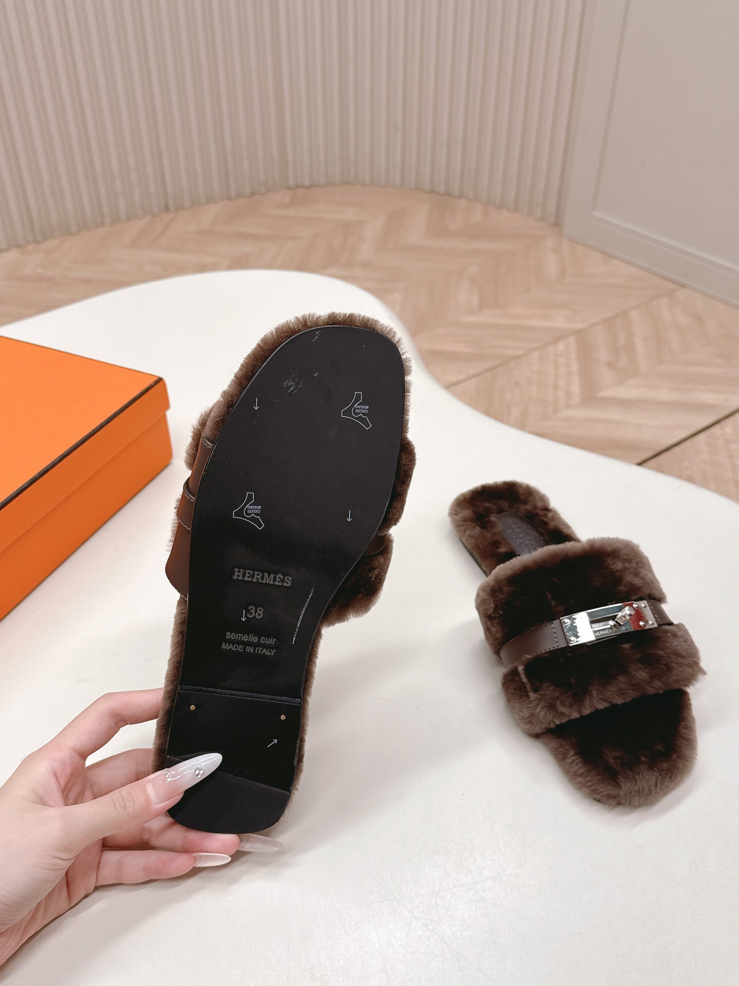 HM 25S ORAN SANDAL IN DARK BROWN SHEARLING WITH SILVER HARDWARE - 35