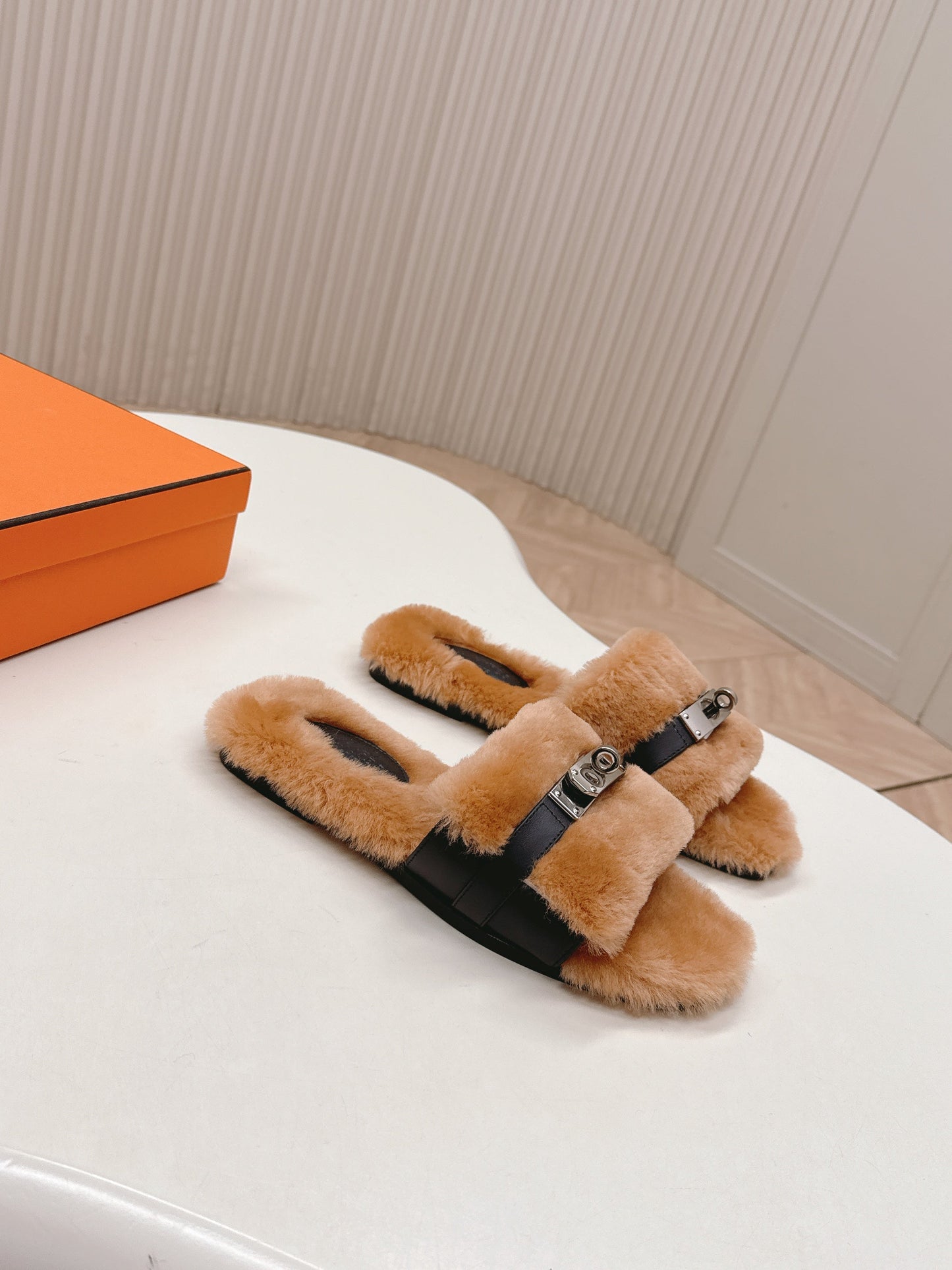 HM 25S ORAN SANDAL IN CLAY ORANGE SHEARLING WITH SILVER HARDWARE - 35