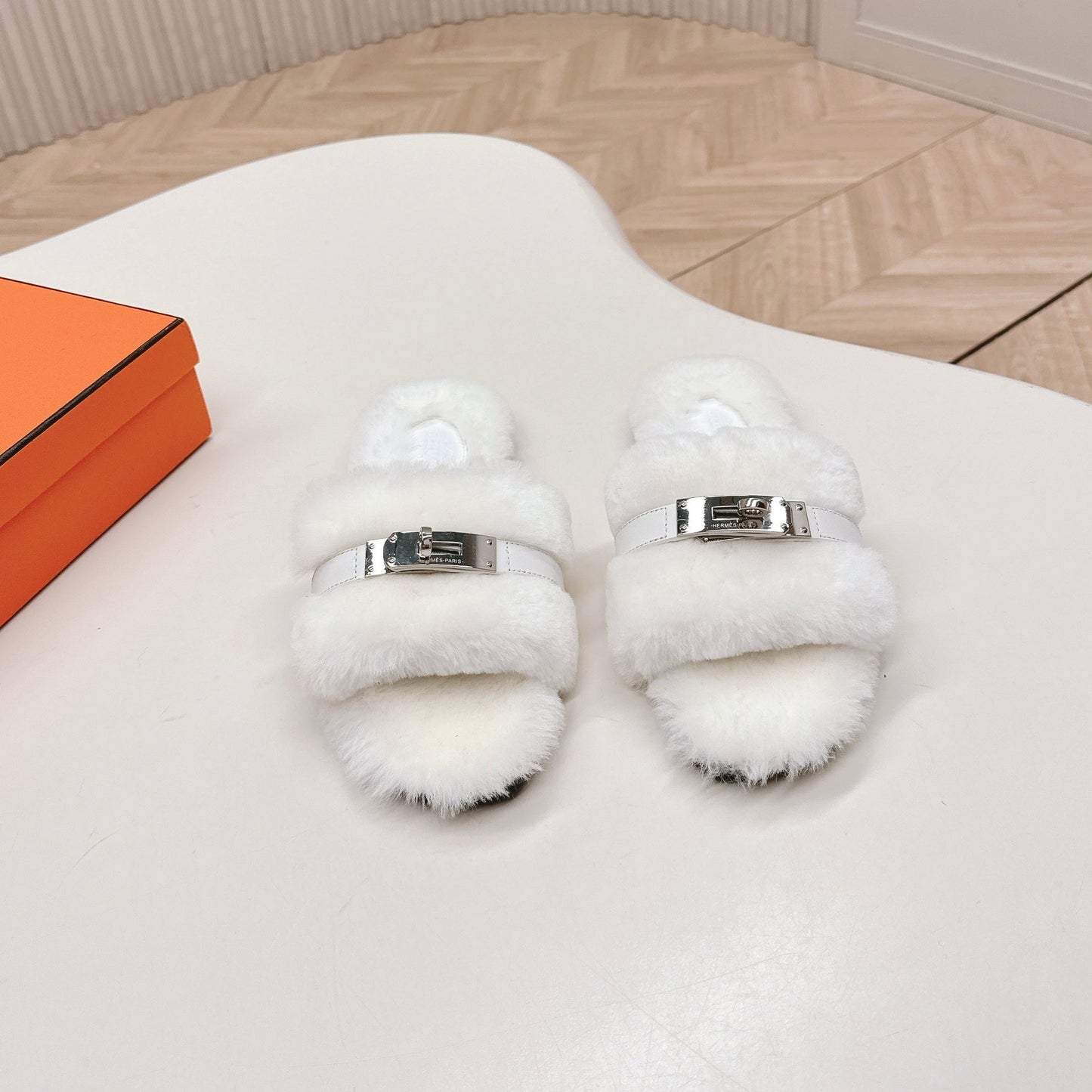 HM 25S ORAN SANDAL IN WHITE SHEARLING WITH SILVER HARDWARE - 35