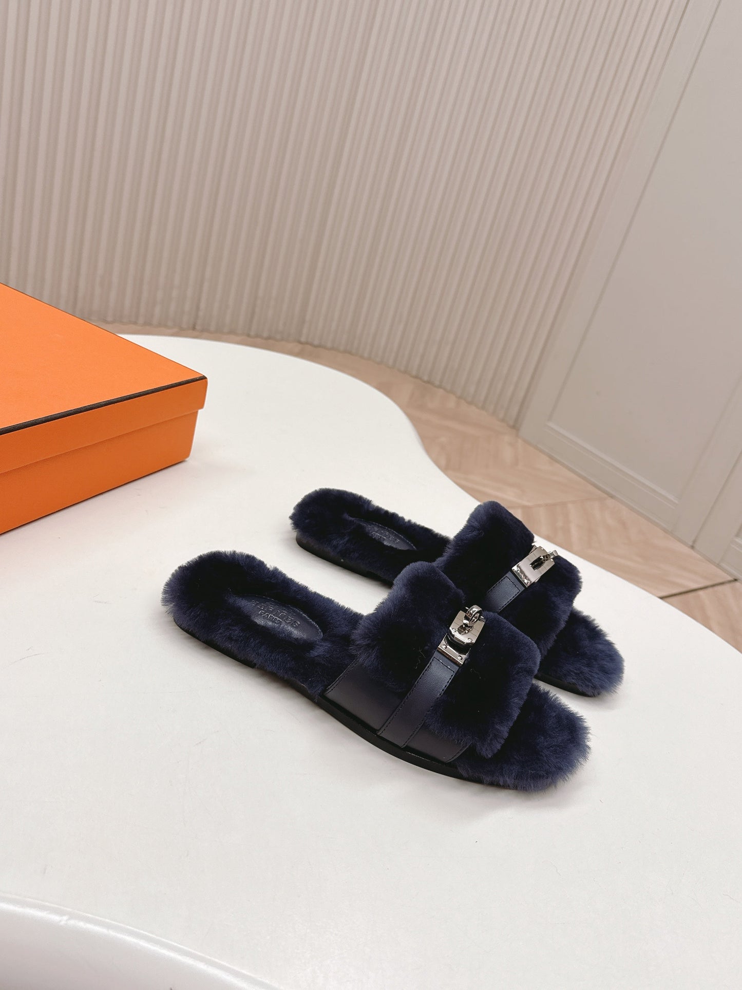HM 25S ORAN SANDAL IN CHARCOAL NAVY SHEARLING WITH SILVER HARDWARE - 35
