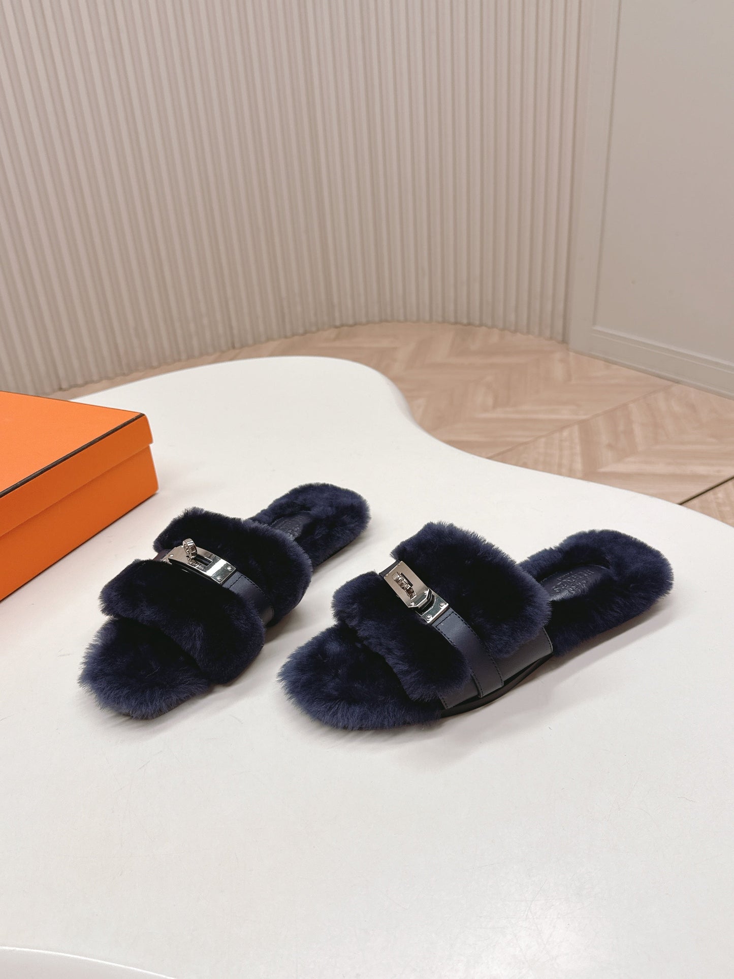 HM 25S ORAN SANDAL IN CHARCOAL NAVY SHEARLING WITH SILVER HARDWARE - 35