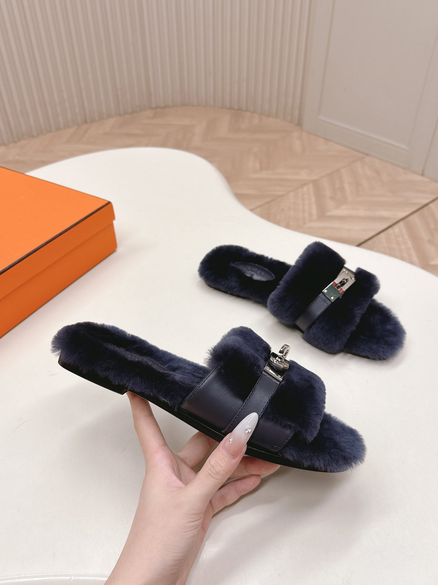 HM 25S ORAN SANDAL IN CHARCOAL NAVY SHEARLING WITH SILVER HARDWARE - 35