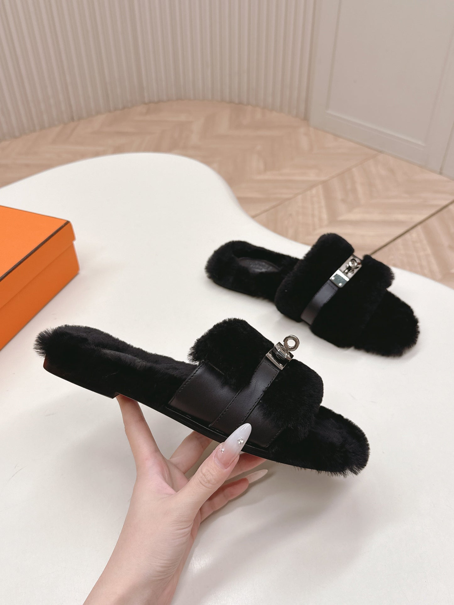 HM 25S ORAN SANDAL IN BLACK SHEARLING WITH SILVER HARDWARE - 35