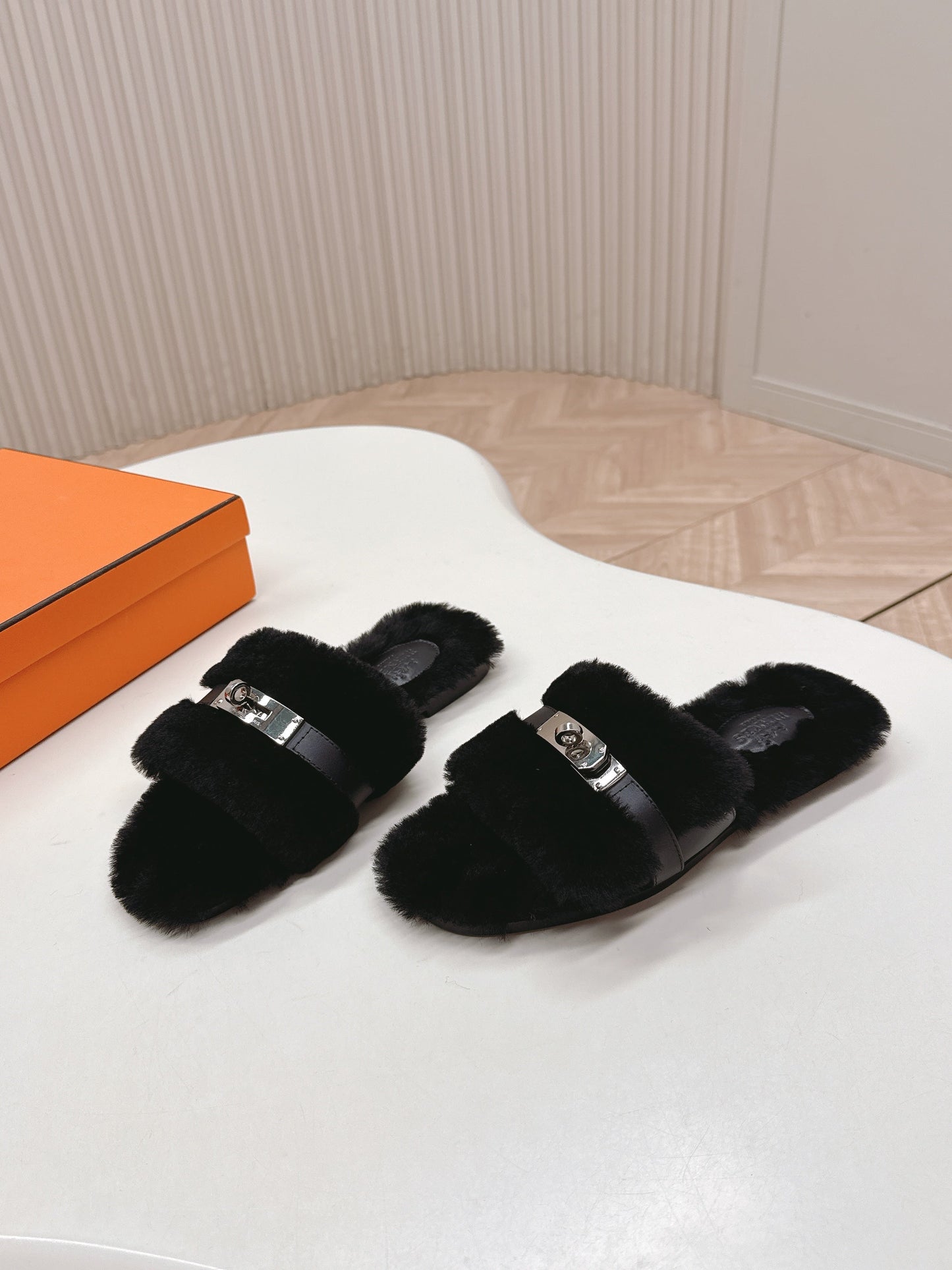 HM 25S ORAN SANDAL IN BLACK SHEARLING WITH SILVER HARDWARE - 35
