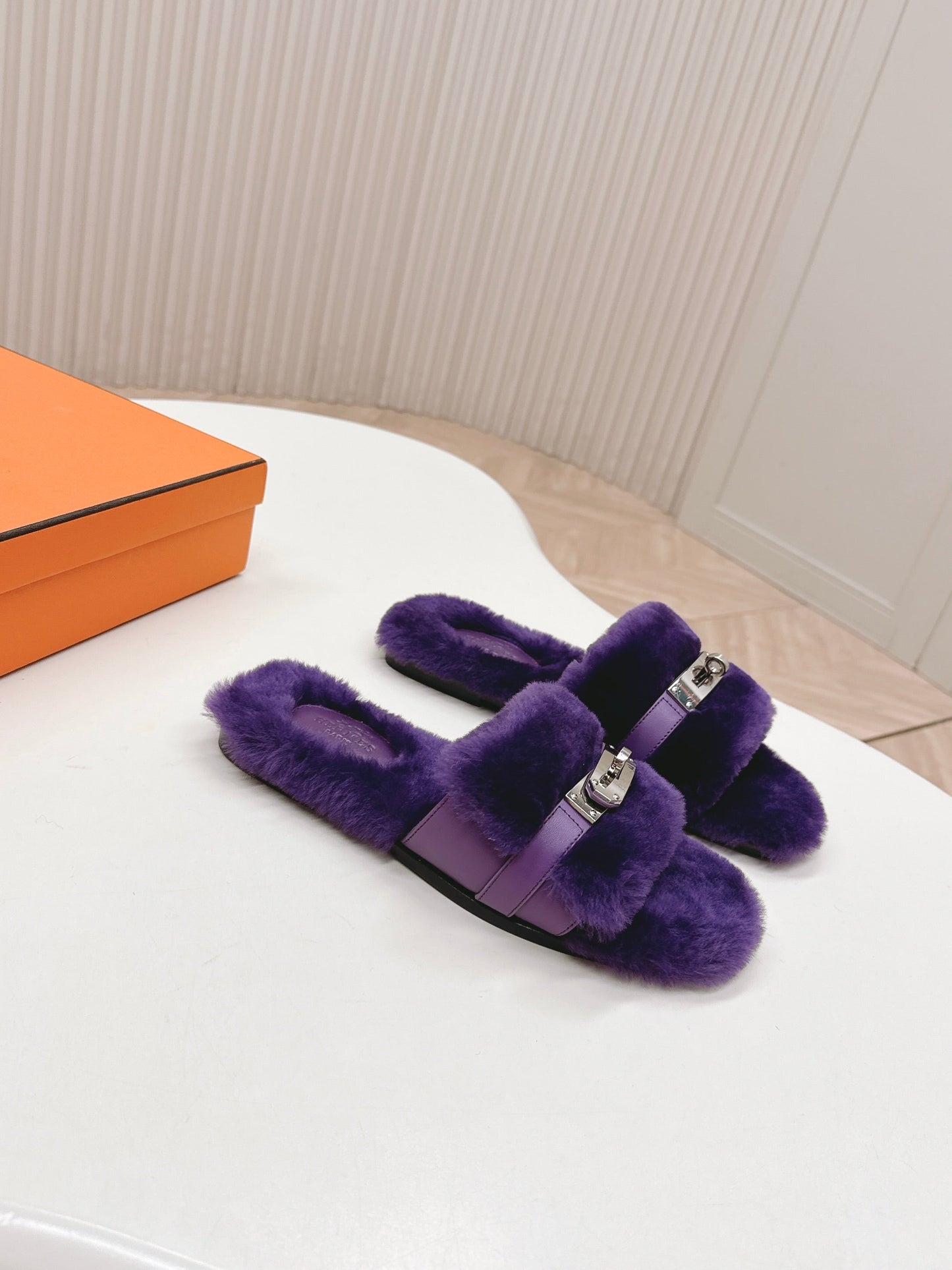HM 25S ORAN SANDAL IN DARK PURPLE SHEARLING WITH SILVER HARDWARE - 35