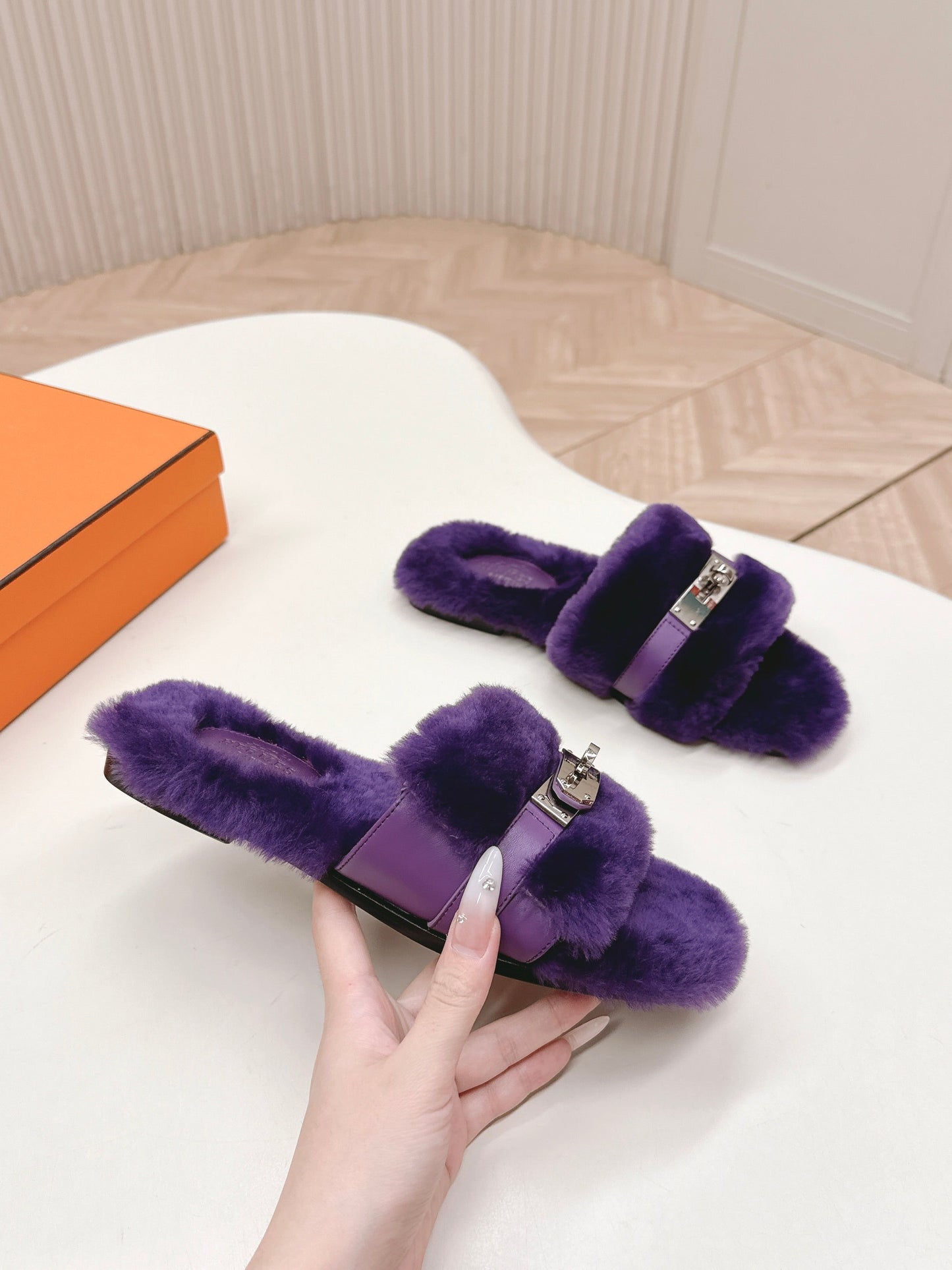HM 25S ORAN SANDAL IN DARK PURPLE SHEARLING WITH SILVER HARDWARE - 35