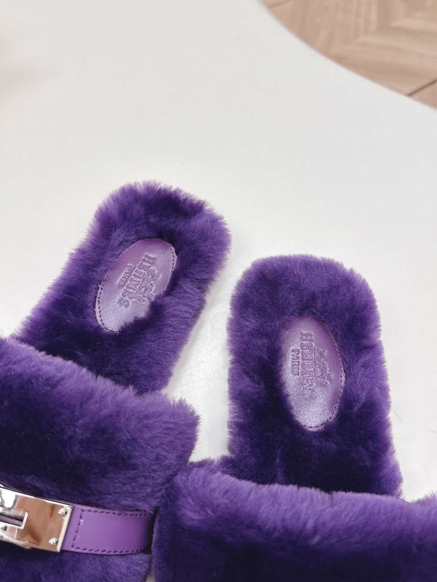 HM 25S ORAN SANDAL IN DARK PURPLE SHEARLING WITH SILVER HARDWARE - 35