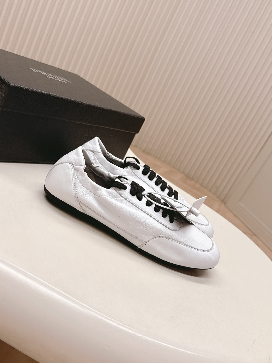 ЖІНОЧІ ТУФЛІ PRADA MARY JANE 26S З БІЛОЇ ТЕЛЯЧОЇ ШКІРИ