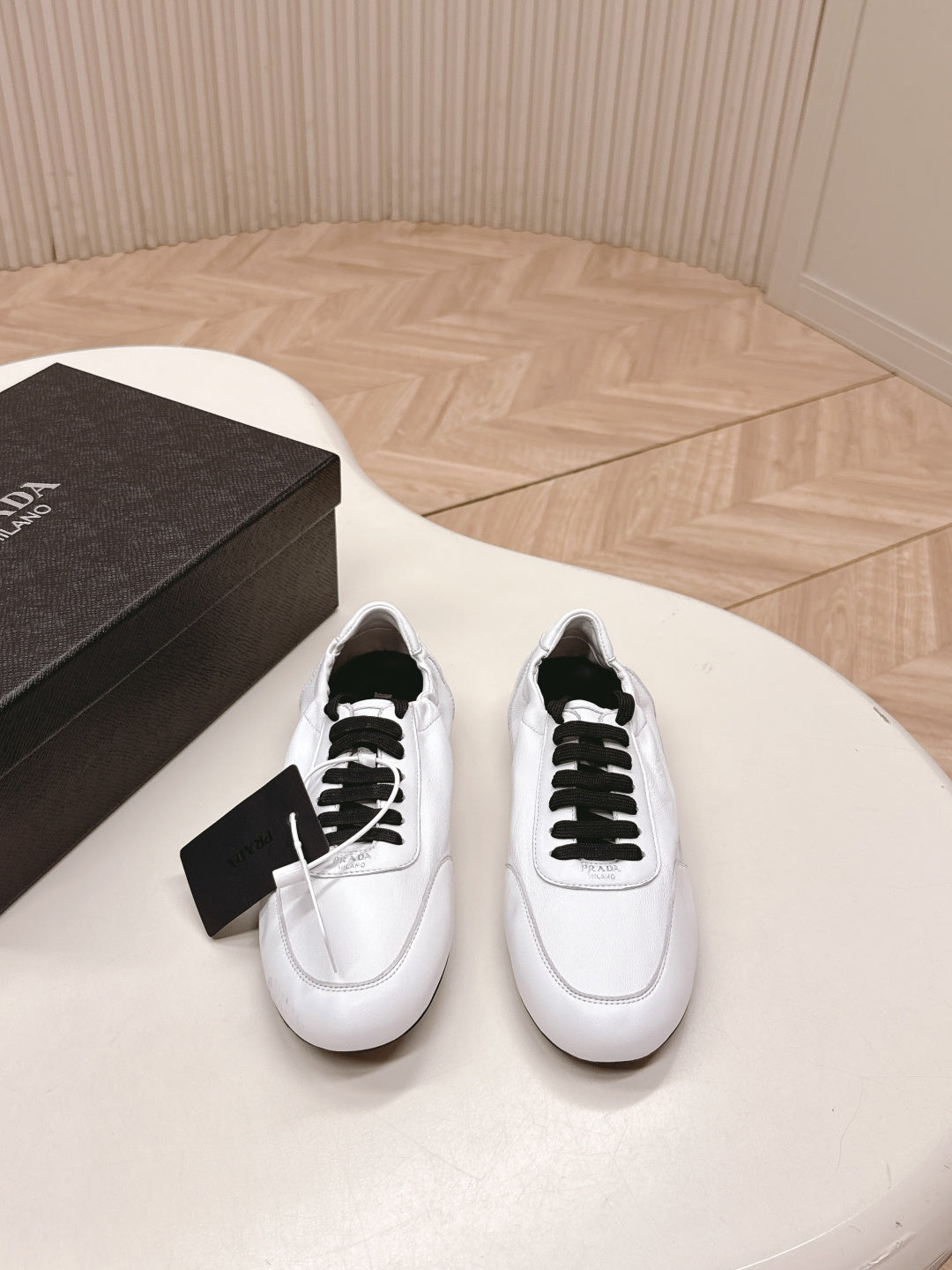 ЖІНОЧІ ТУФЛІ PRADA MARY JANE 26S З БІЛОЇ ТЕЛЯЧОЇ ШКІРИ
