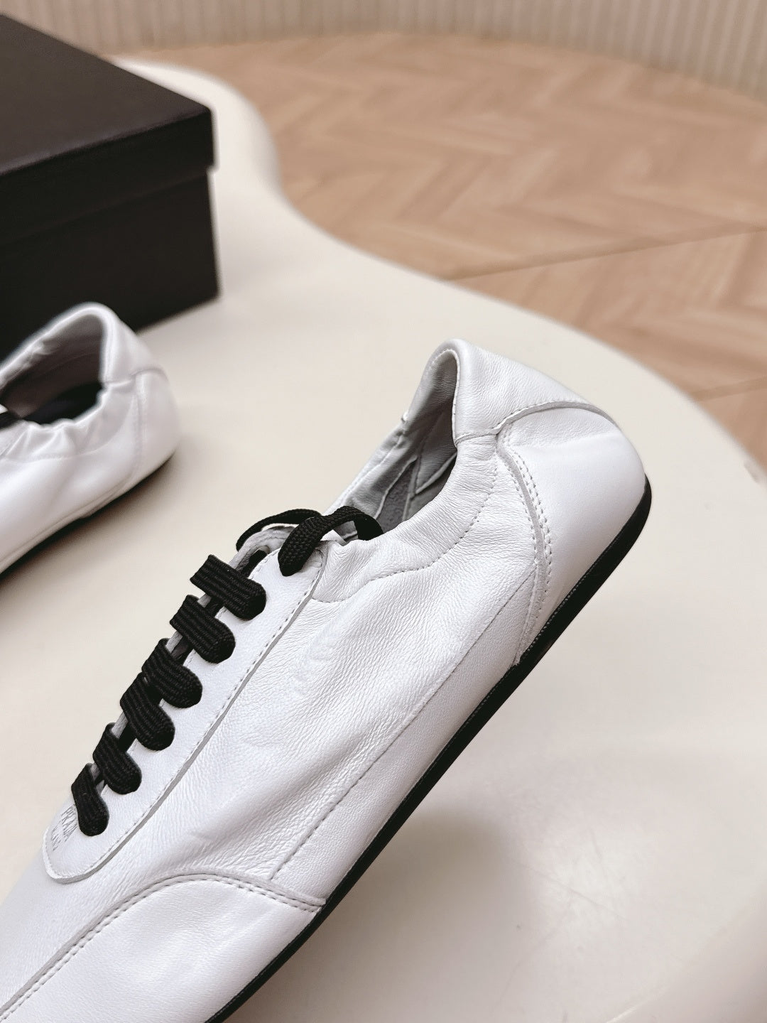 ЖІНОЧІ ТУФЛІ PRADA MARY JANE 26S З БІЛОЇ ТЕЛЯЧОЇ ШКІРИ