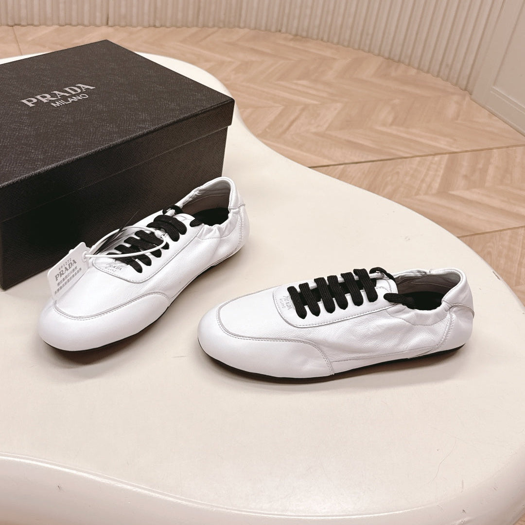 ЖІНОЧІ ТУФЛІ PRADA MARY JANE 26S З БІЛОЇ ТЕЛЯЧОЇ ШКІРИ