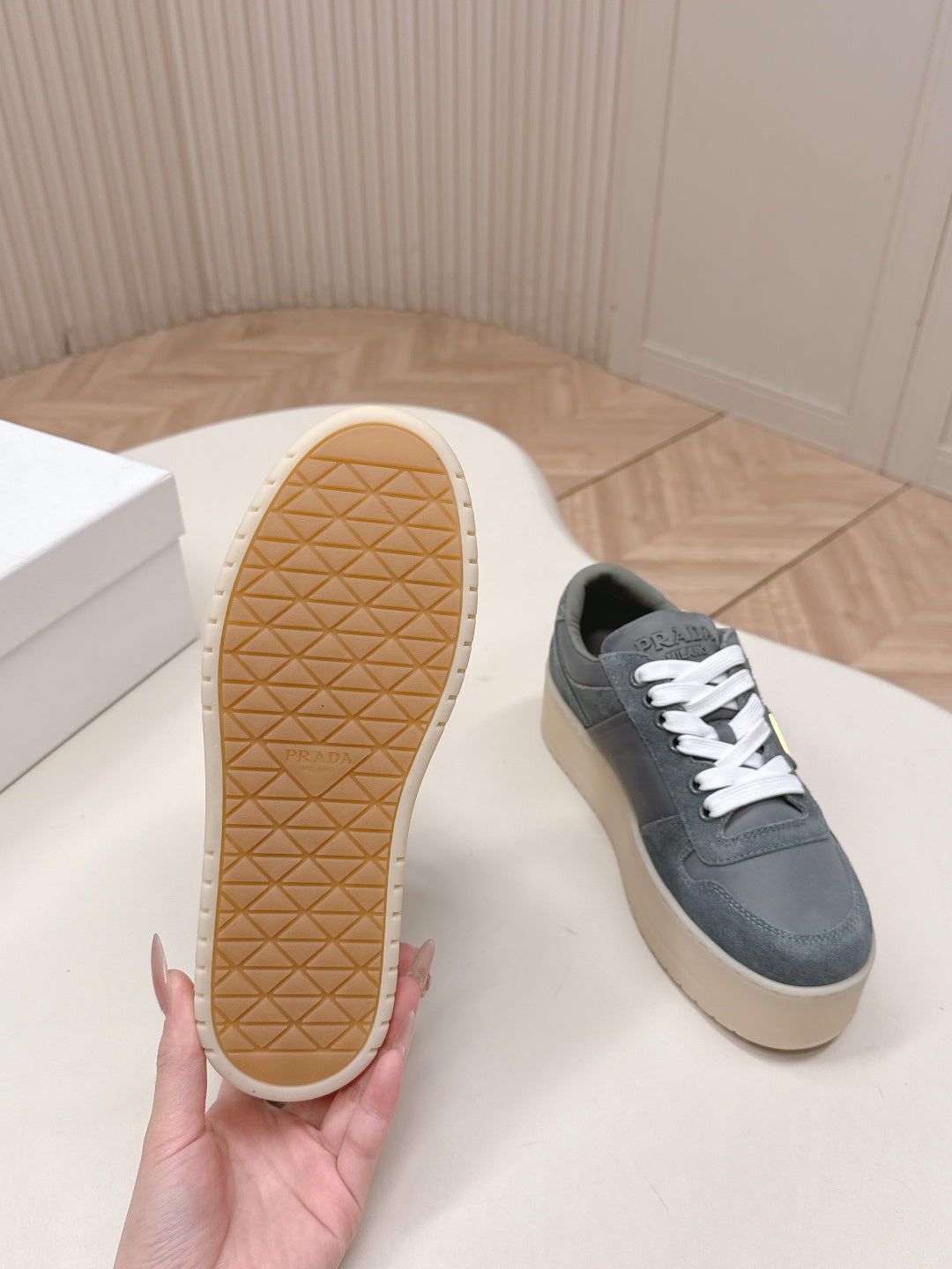 КРОСІВКИ PRADA 26S НА ПЛАТФОРМІ 50 ММ З ТЕМНО-СІРОЇ ЗАМШІ